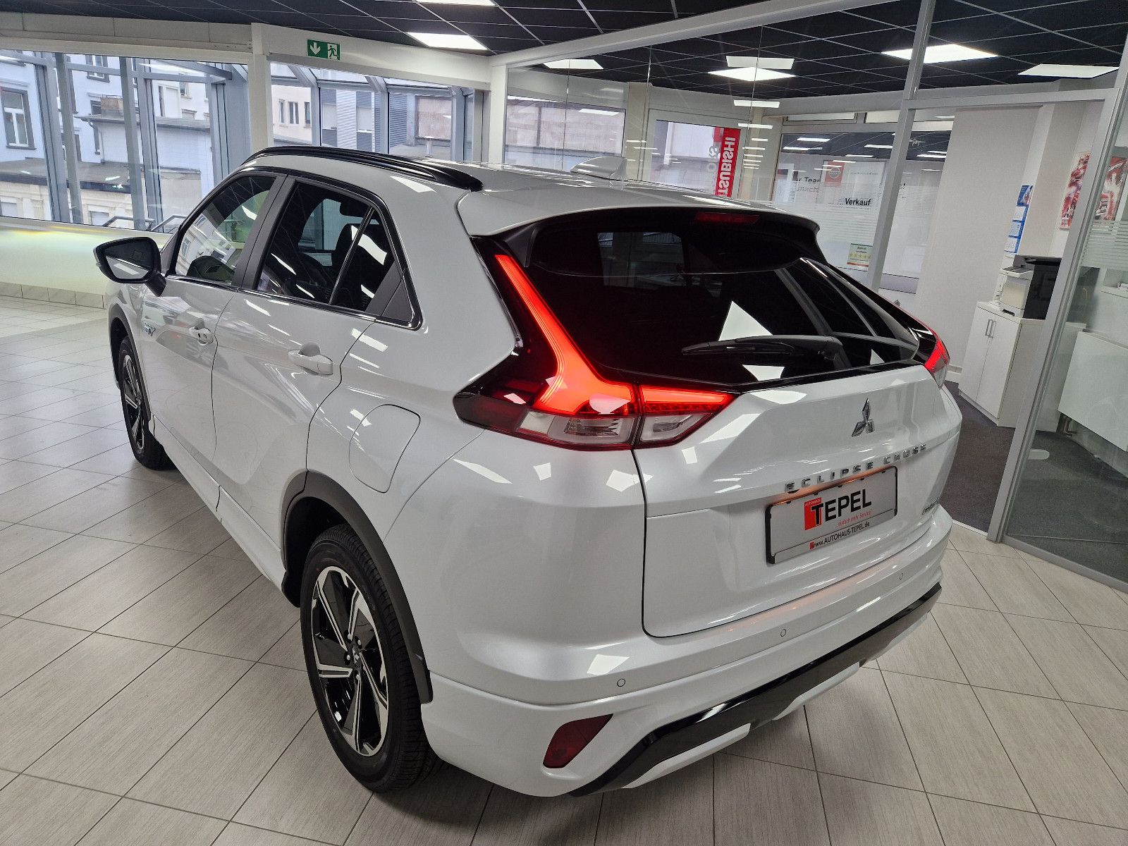 Fahrzeugabbildung Mitsubishi ECLIPSE CROSS 2.4 PLUG-IN HYBRID SELECT 4WD