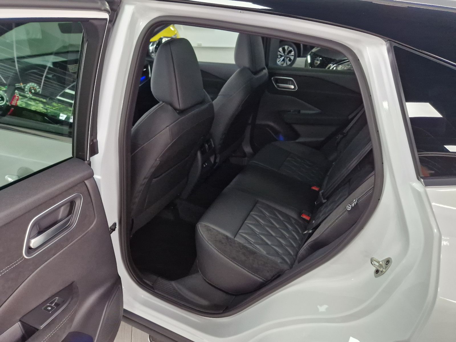 Fahrzeugabbildung Nissan QASHQAI 1.3 DIG-T MHEV 158PS TEKNA+