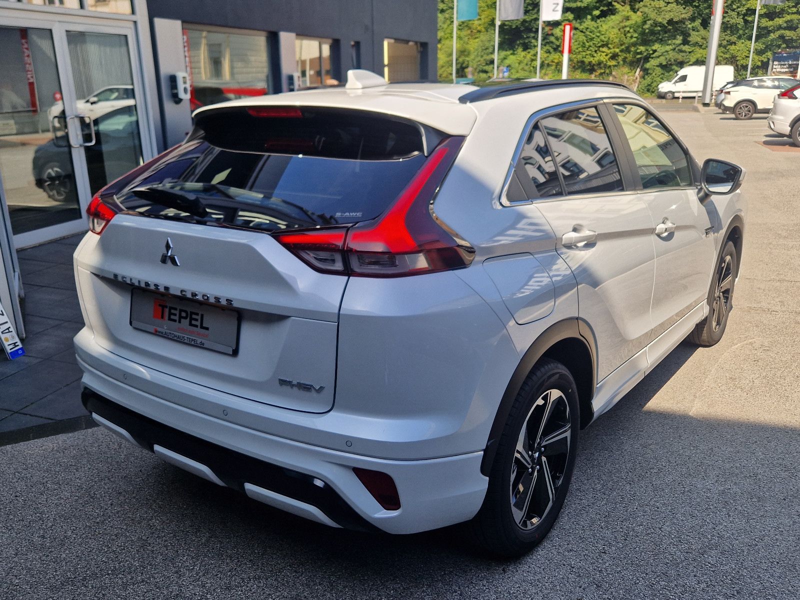 Fahrzeugabbildung Mitsubishi ECLIPSE CROSS 2.4 PLUG-IN HYBRID TOP 4WD