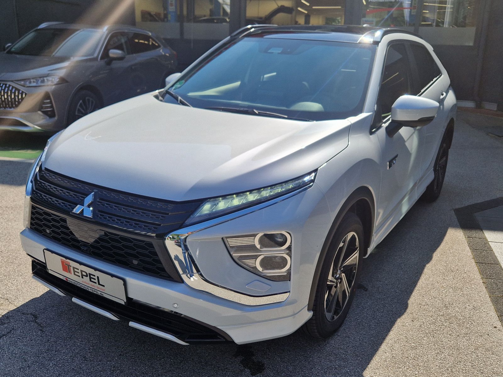 Fahrzeugabbildung Mitsubishi ECLIPSE CROSS 2.4 PLUG-IN HYBRID TOP 4WD