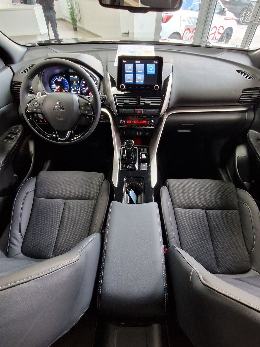 Fahrzeugabbildung Mitsubishi Eclipse Cross 2.4 PLUG-IN HYBRID 4WD SELECT