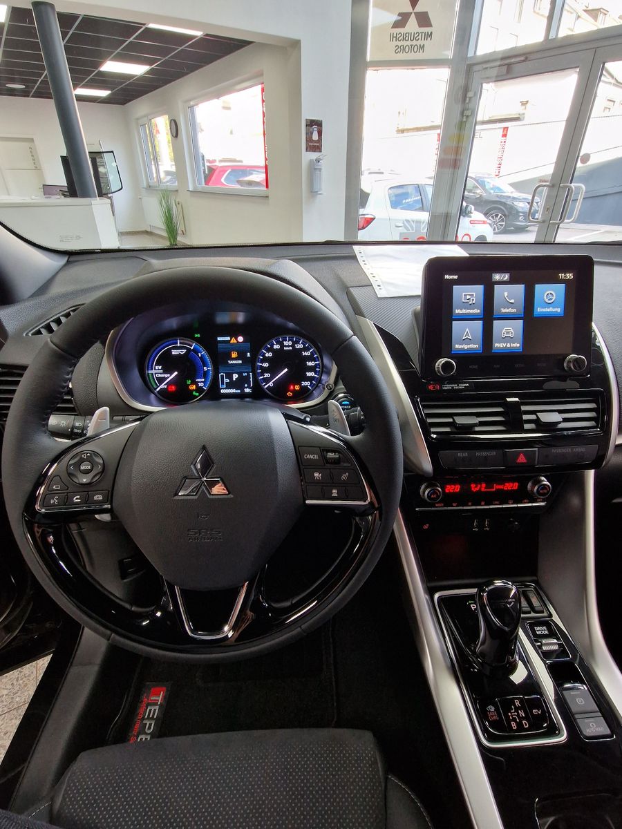 Fahrzeugabbildung Mitsubishi Eclipse Cross 2.4 PLUG-IN HYBRID 4WD SELECT