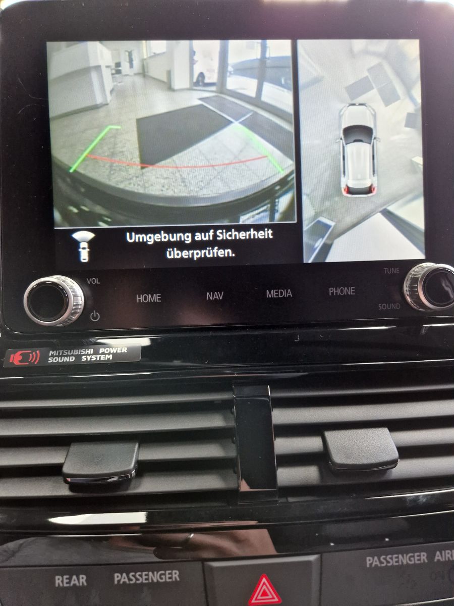 Fahrzeugabbildung Mitsubishi Eclipse Cross 2.4 PLUG-IN HYBRID 4WD SELECT