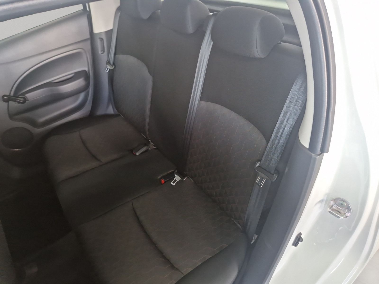 Fahrzeugabbildung Mitsubishi SPACE STAR 1.2 SELECT
