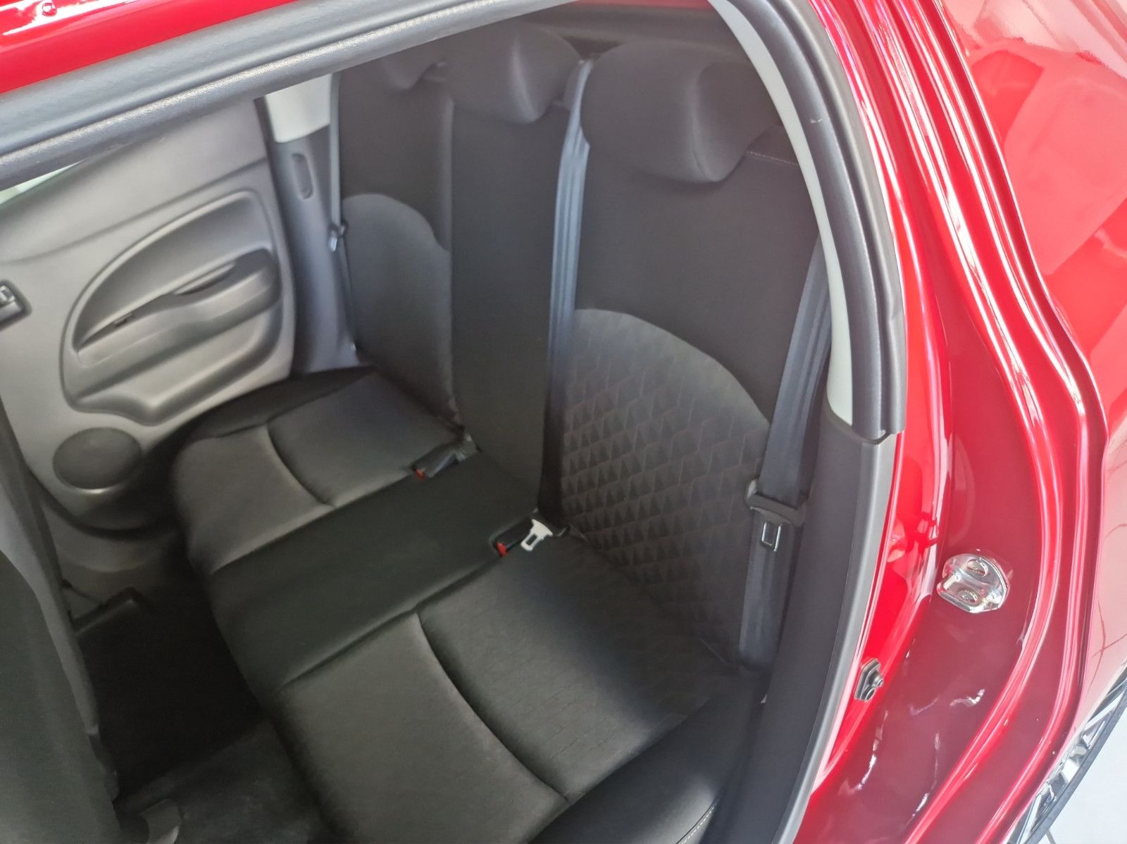 Fahrzeugabbildung Mitsubishi SPACE STAR 1.2 SELECT+