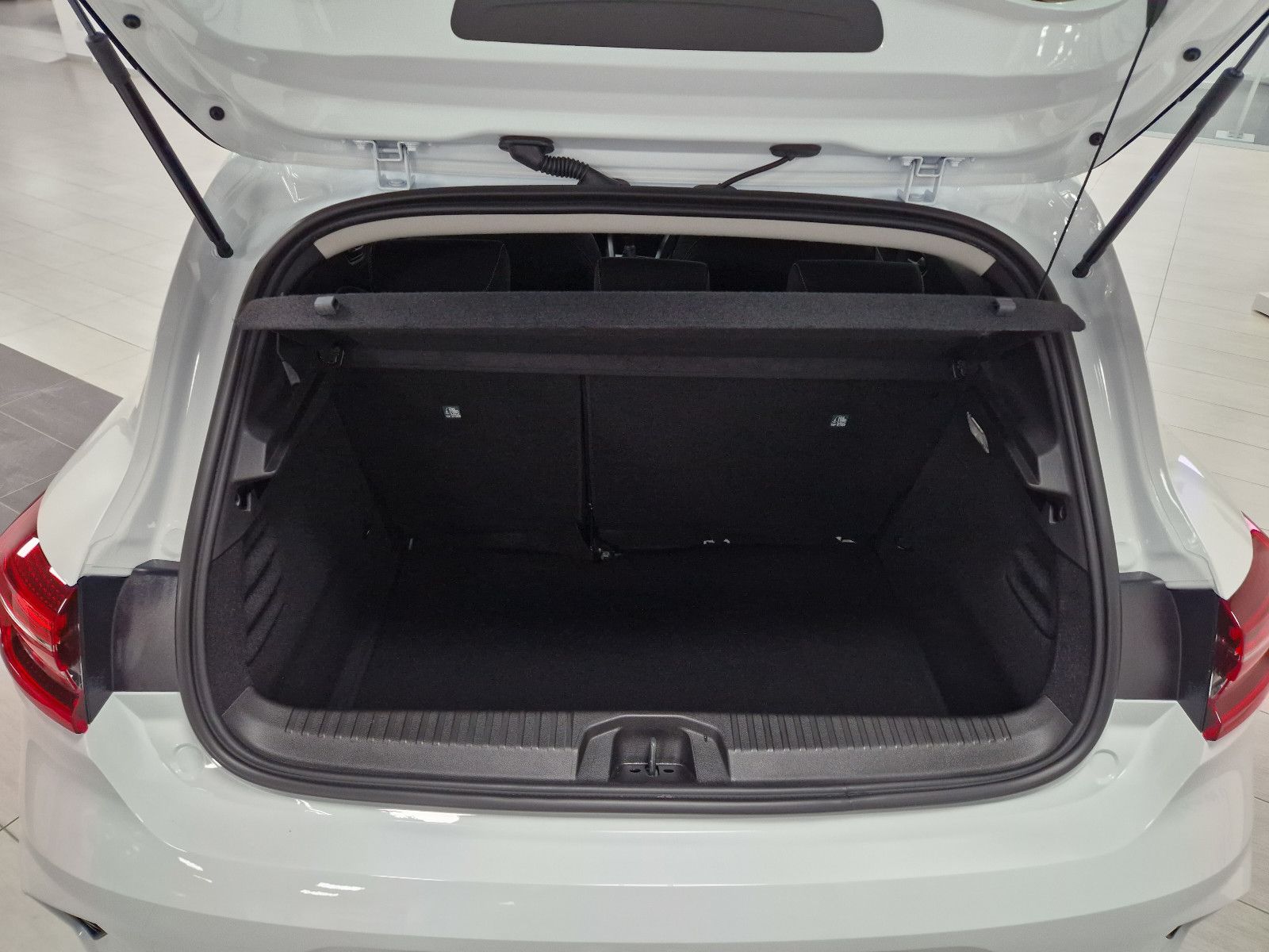 Fahrzeugabbildung Mitsubishi COLT 1.0 BASIS