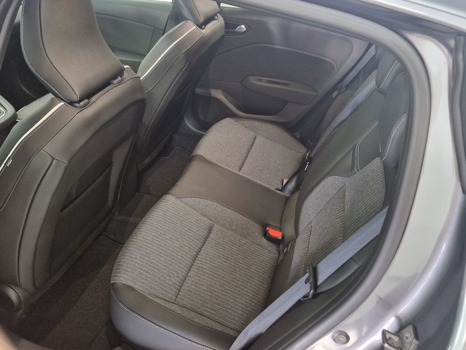 Fahrzeugabbildung Mitsubishi COLT 1.6 HYBRID SELECT