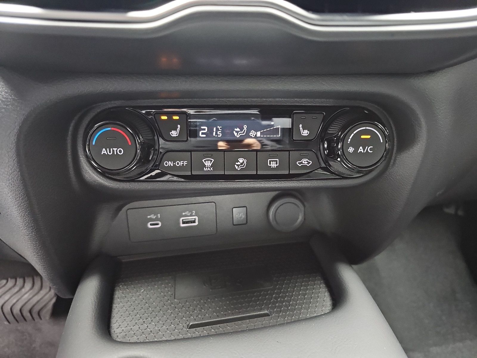 Fahrzeugabbildung Nissan JUKE 1.6 Hybrid N-CONNECTA