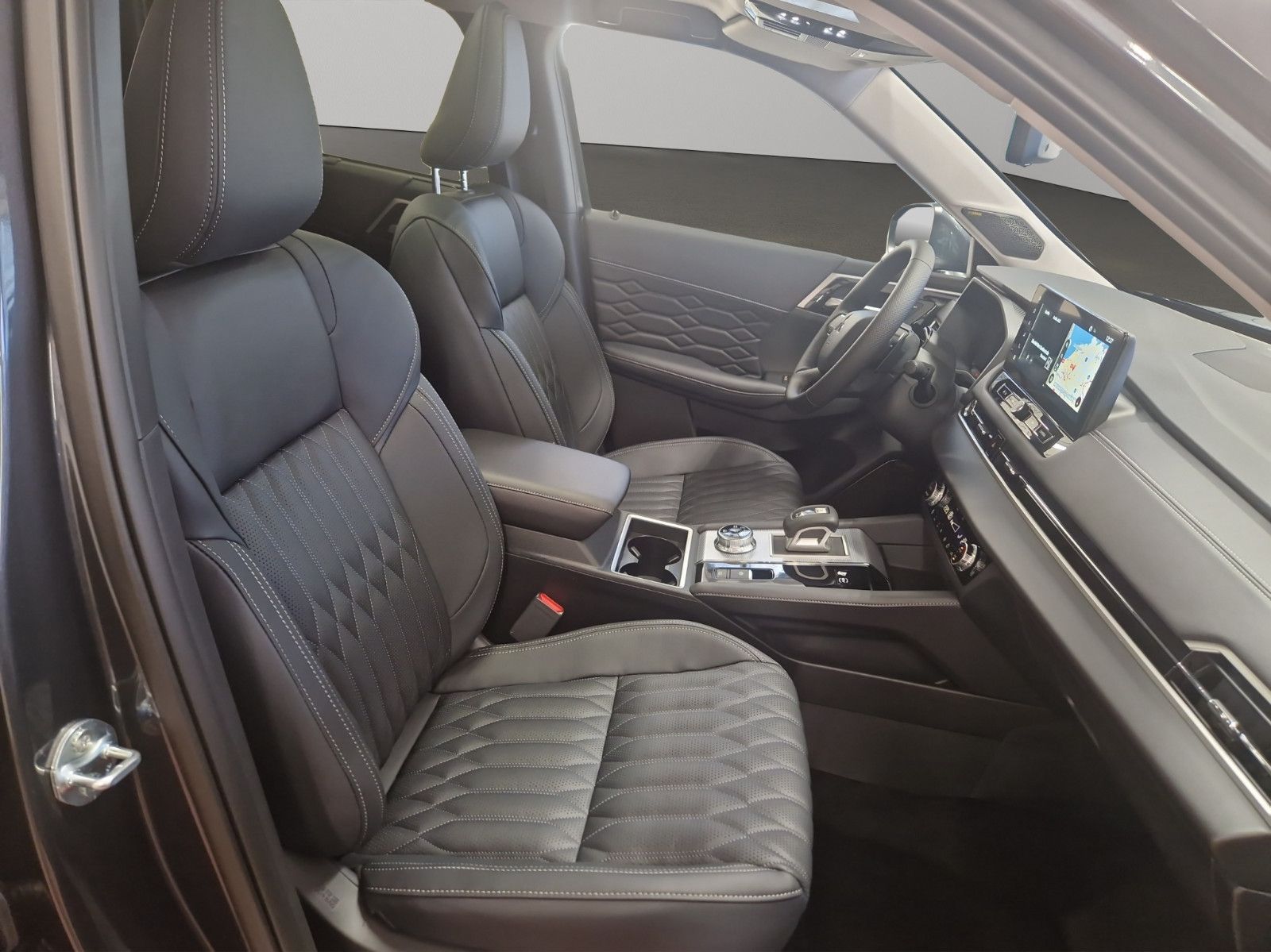 Fahrzeugabbildung Mitsubishi OUTLANDER 2.4 PHEV TOP 4WD