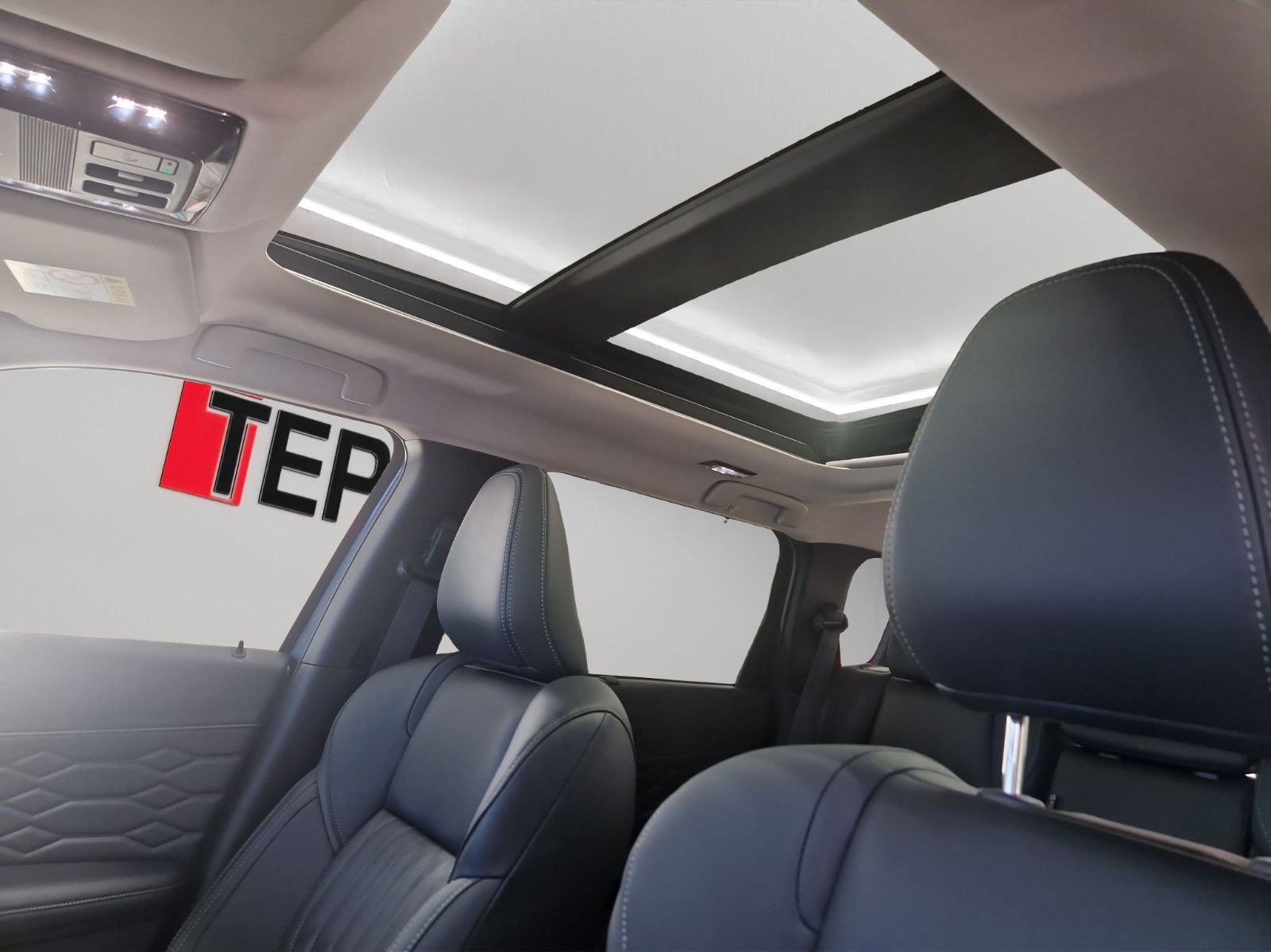 Fahrzeugabbildung Mitsubishi OUTLANDER 2.4 PHEV TOP 4WD