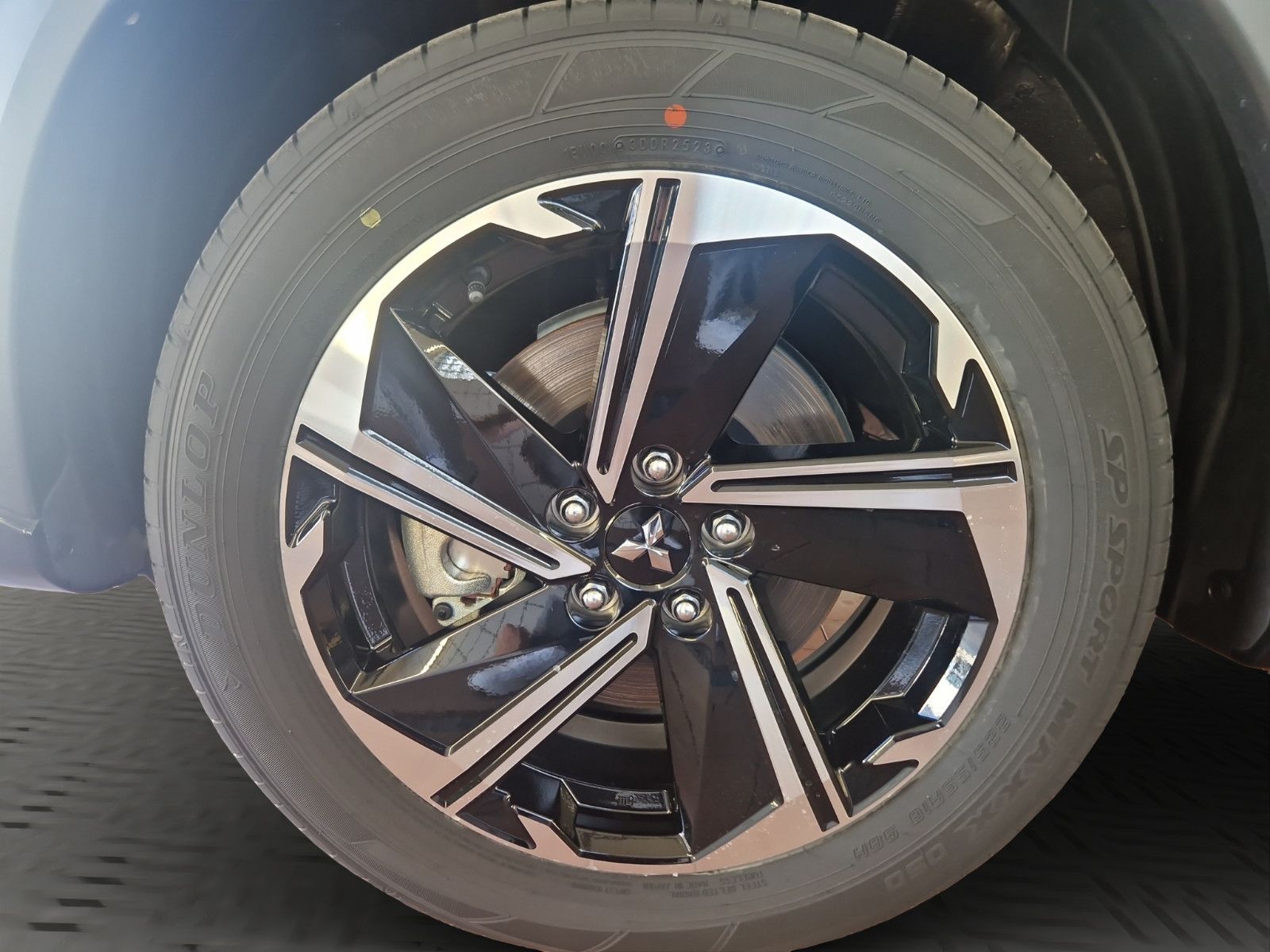 Fahrzeugabbildung Mitsubishi Eclipse Cross 2.4 PLUG-IN HYBRID 4WD SELECT