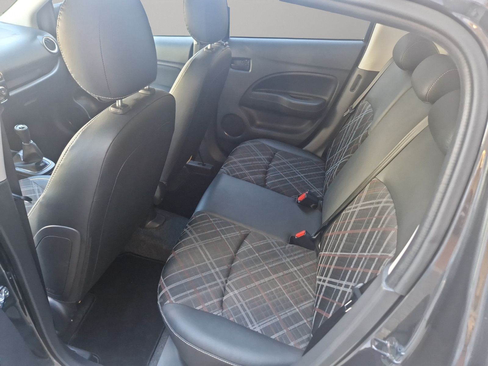 Fahrzeugabbildung Mitsubishi SPACE STAR 1.2 TOP