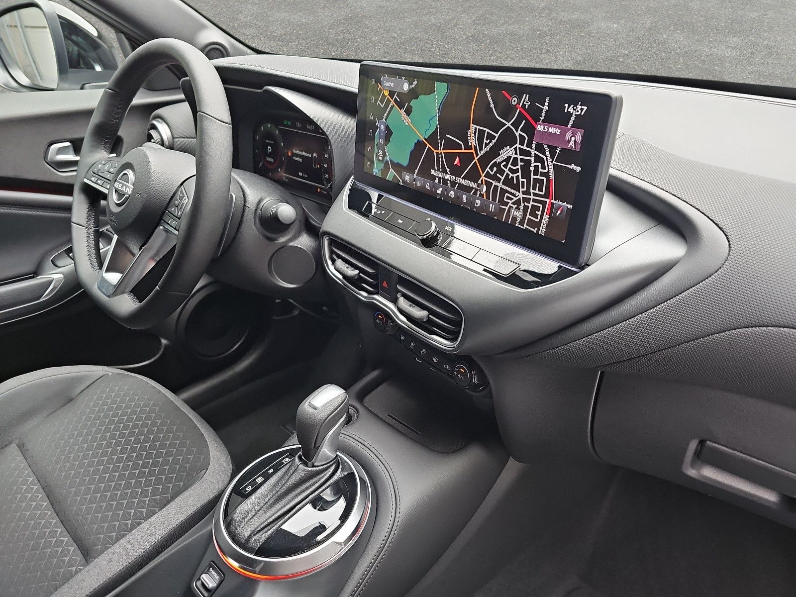 Fahrzeugabbildung Nissan JUKE 1.0 DIG-T N-CONNECTA DCT