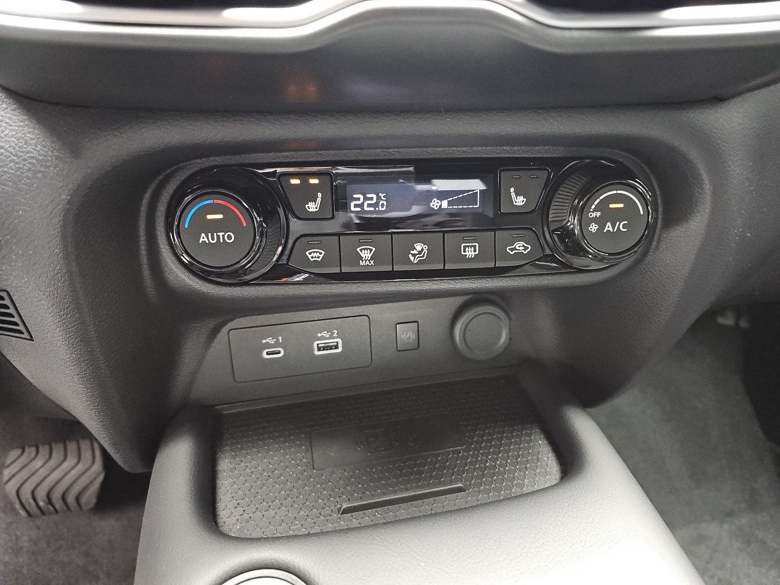 Fahrzeugabbildung Nissan JUKE 1.0 DIG-T N-CONNECTA DCT
