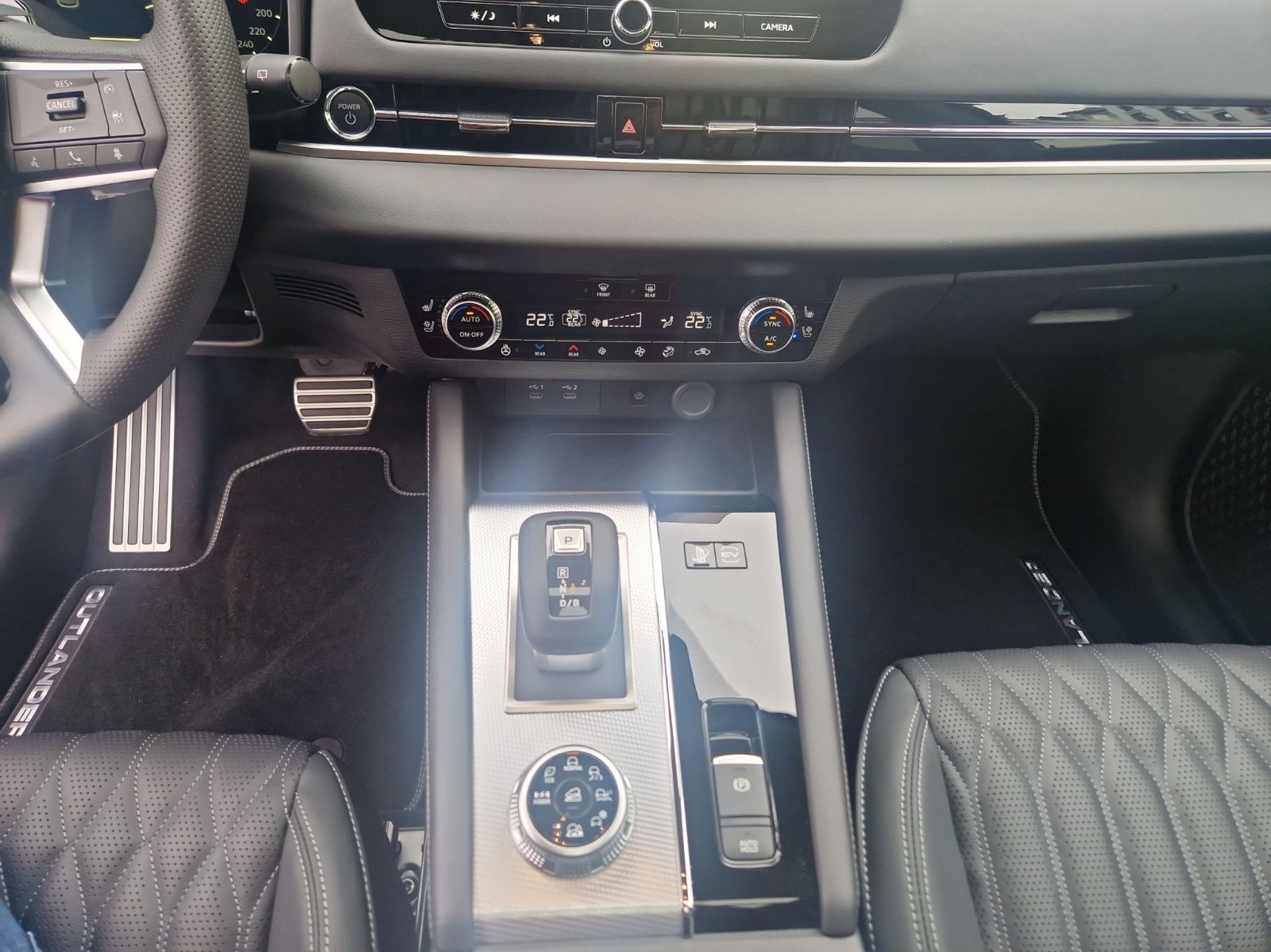 Fahrzeugabbildung Mitsubishi OUTLANDER 2.4 PHEV TOP 4WD