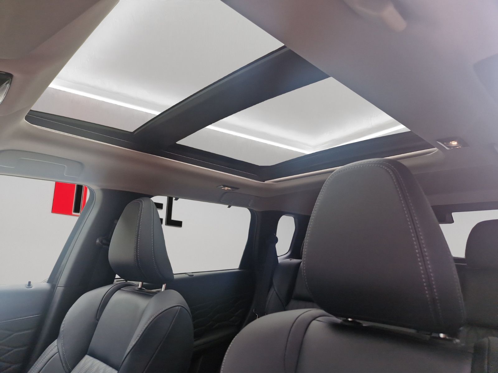 Fahrzeugabbildung Mitsubishi OUTLANDER 2.4 PHEV TOP 4WD