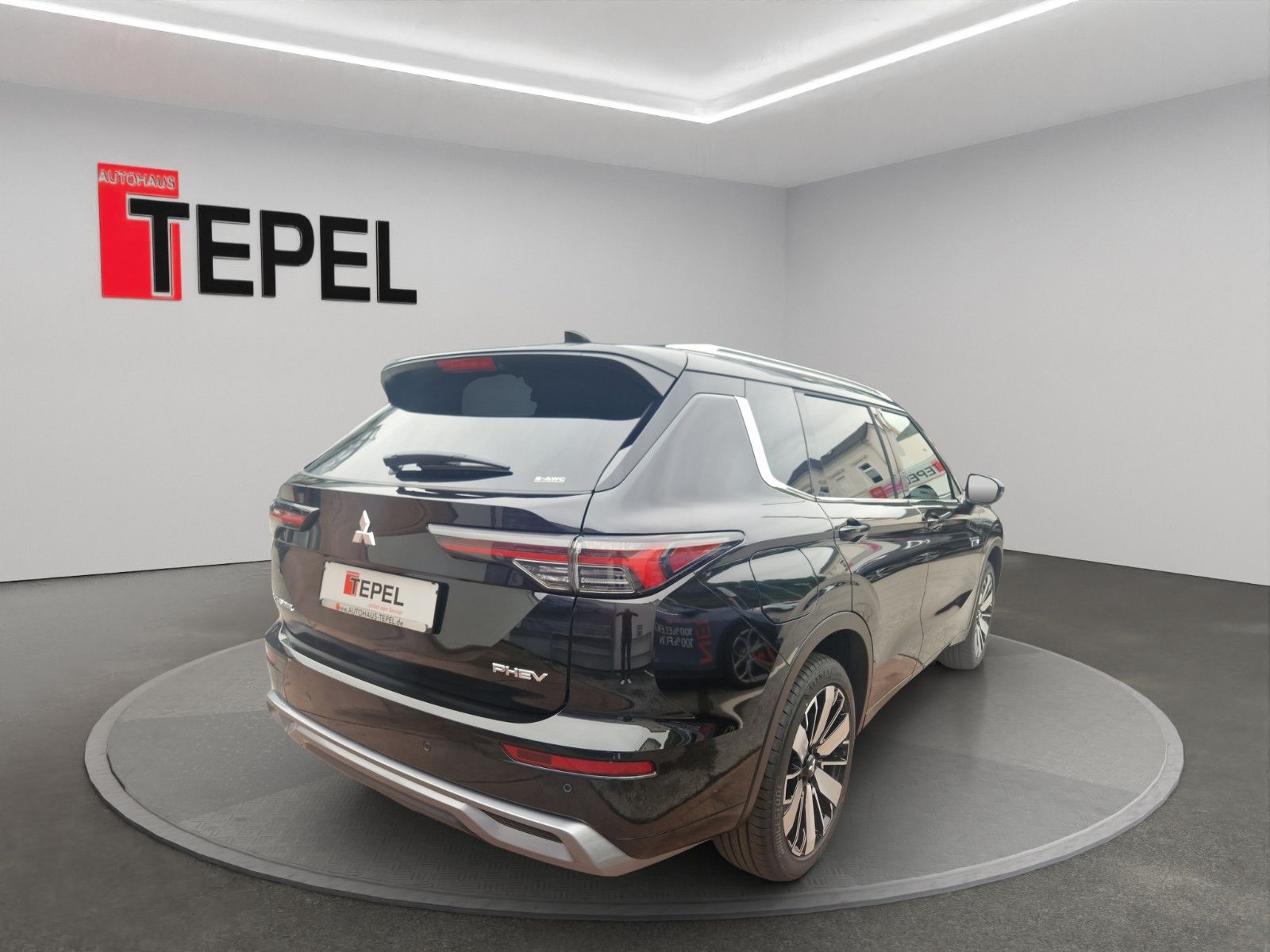 Fahrzeugabbildung Mitsubishi OUTLANDER 2.4 PHEV TOP 4WD