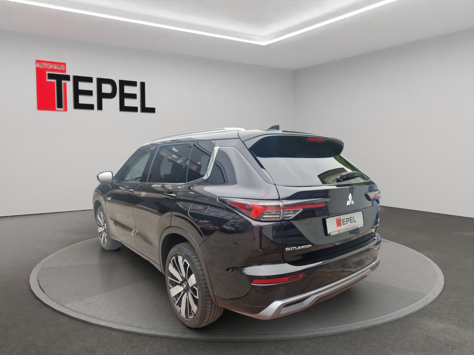 Fahrzeugabbildung Mitsubishi OUTLANDER 2.4 PHEV TOP 4WD