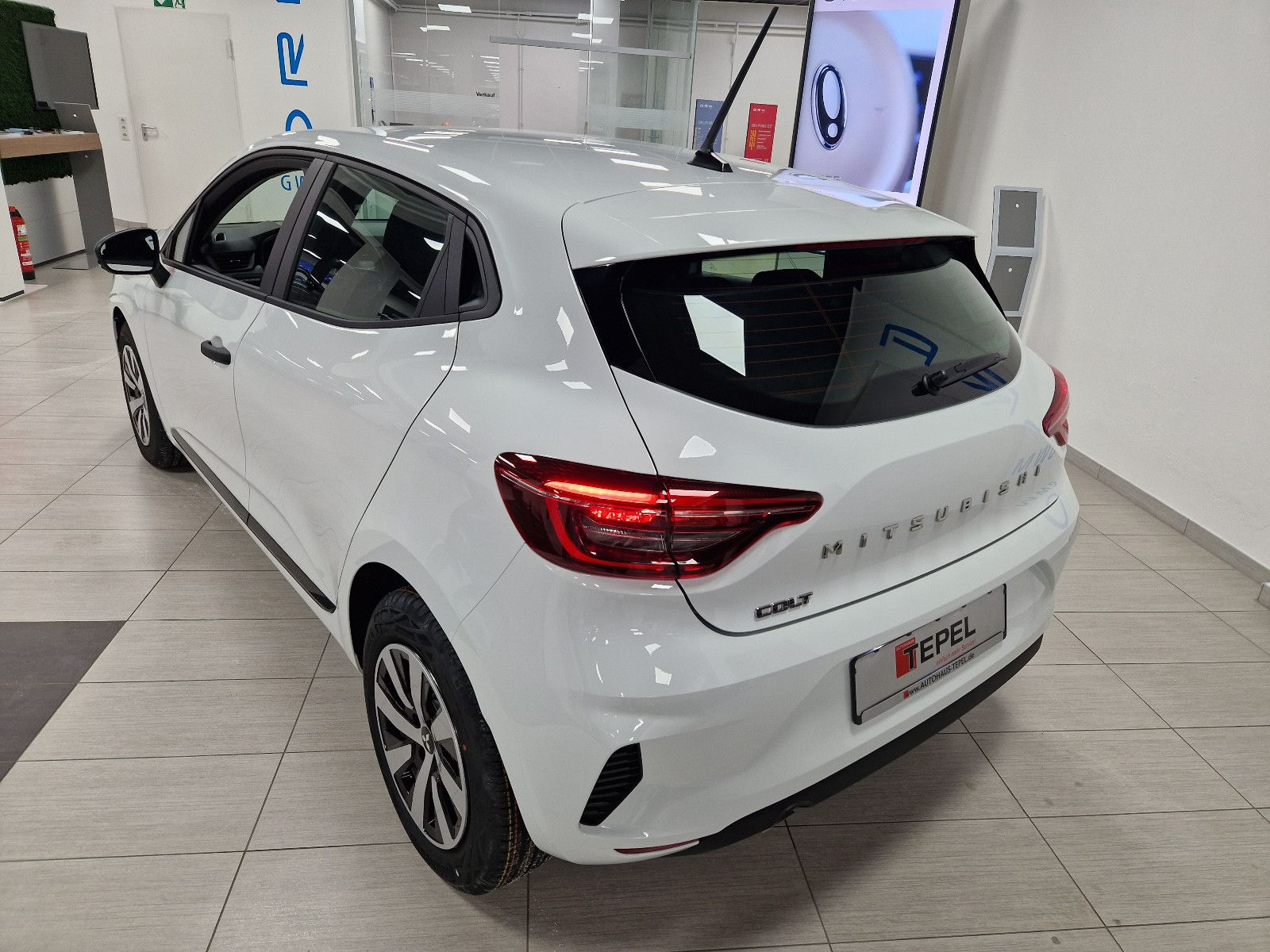 Fahrzeugabbildung Mitsubishi COLT 1.0 BASIS