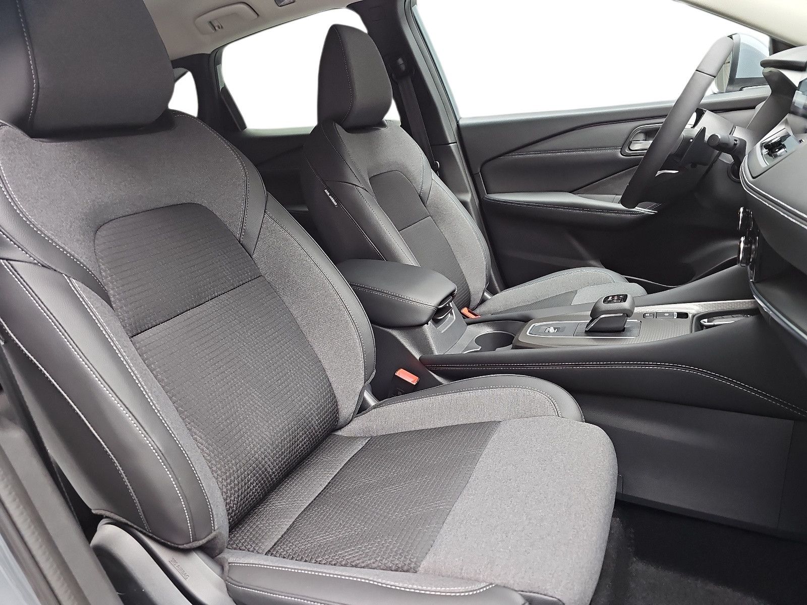 Fahrzeugabbildung Nissan QASHQAI 1.3 DIG-T N-CONNECTA MHEV Xtronic