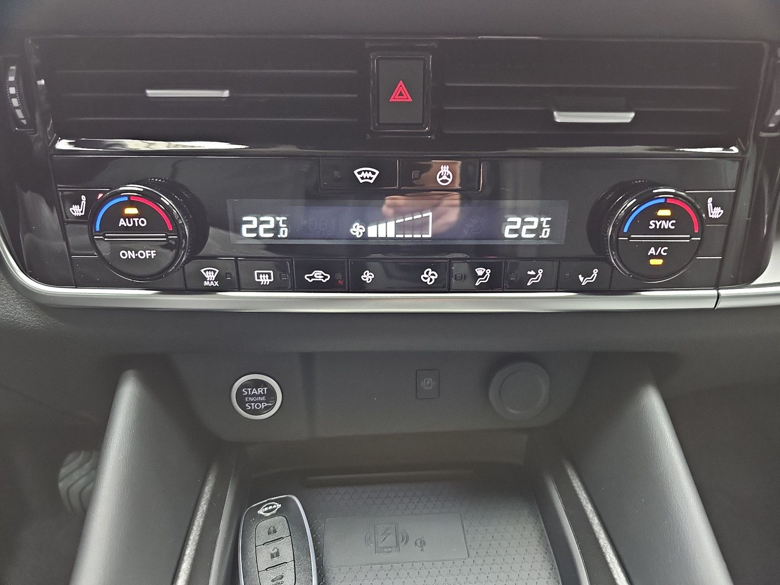 Fahrzeugabbildung Nissan QASHQAI 1.3 DIG-T N-CONNECTA MHEV Xtronic