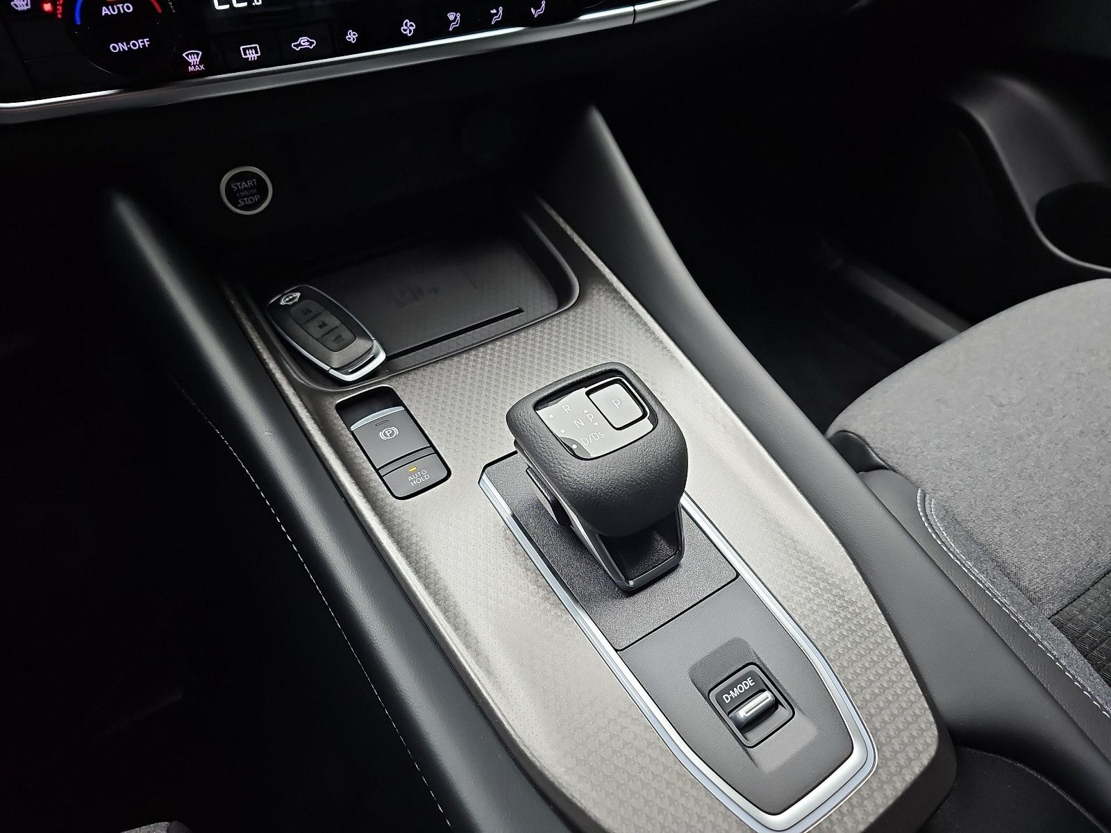 Fahrzeugabbildung Nissan QASHQAI 1.3 DIG-T N-CONNECTA MHEV Xtronic