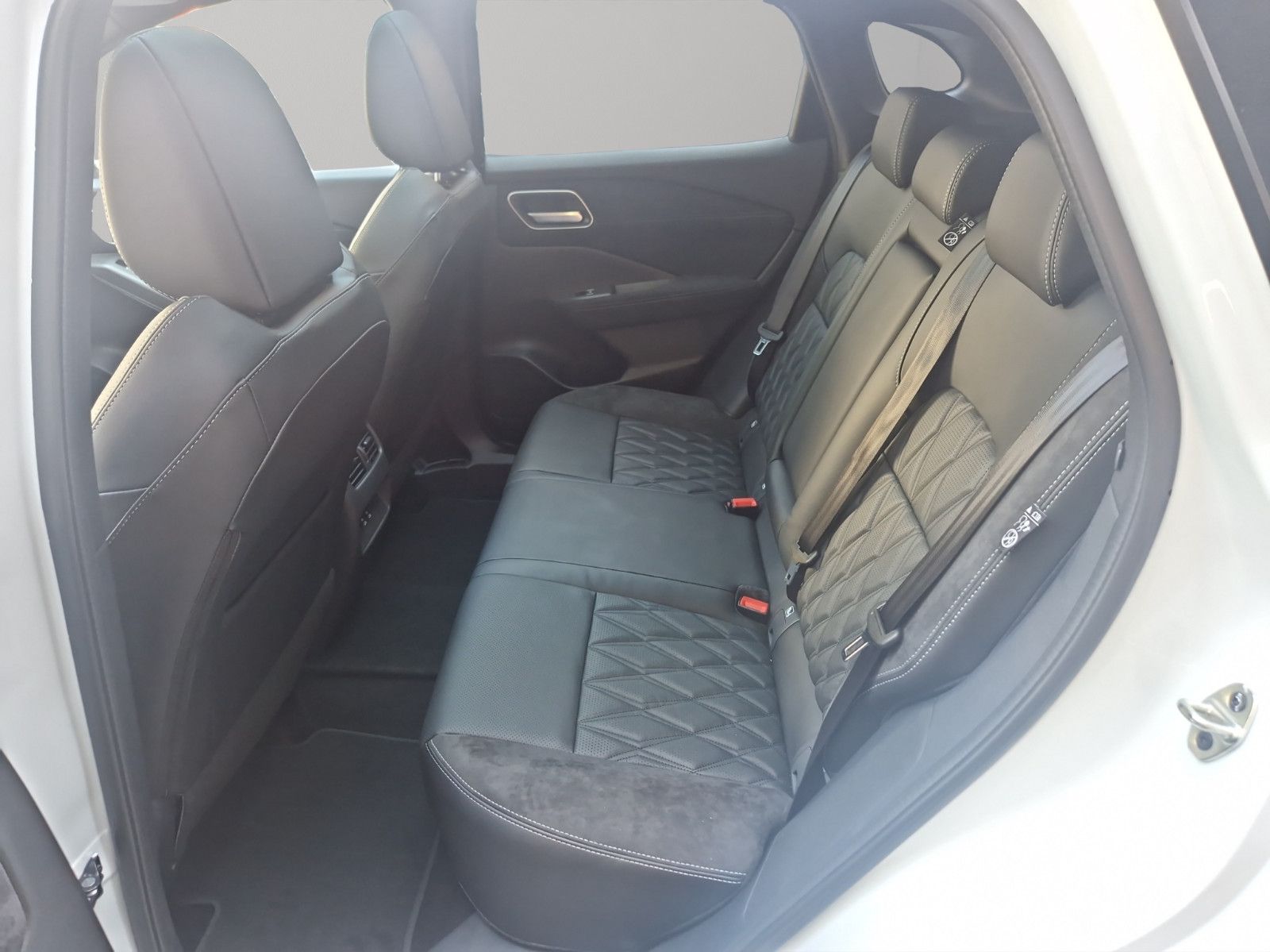 Fahrzeugabbildung Nissan QASHQAI 1.3 DIG-T TEKNA+ Xtronic