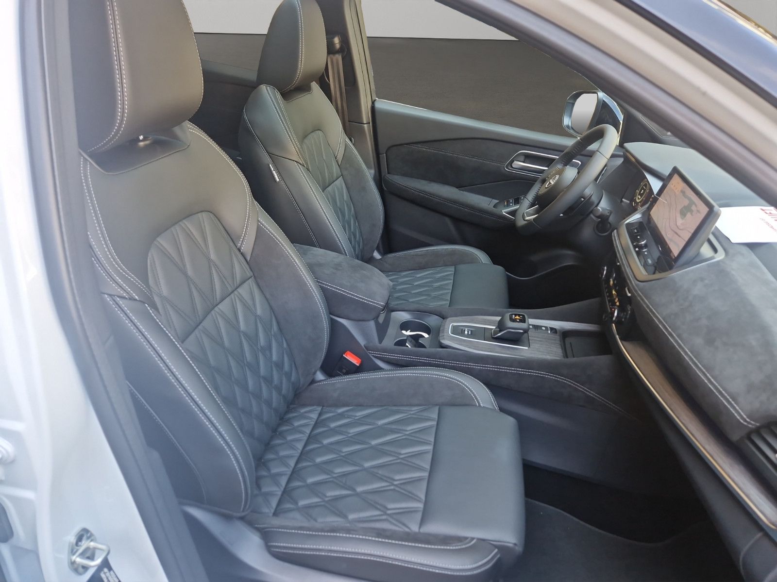 Fahrzeugabbildung Nissan QASHQAI 1.3 DIG-T TEKNA+ Xtronic