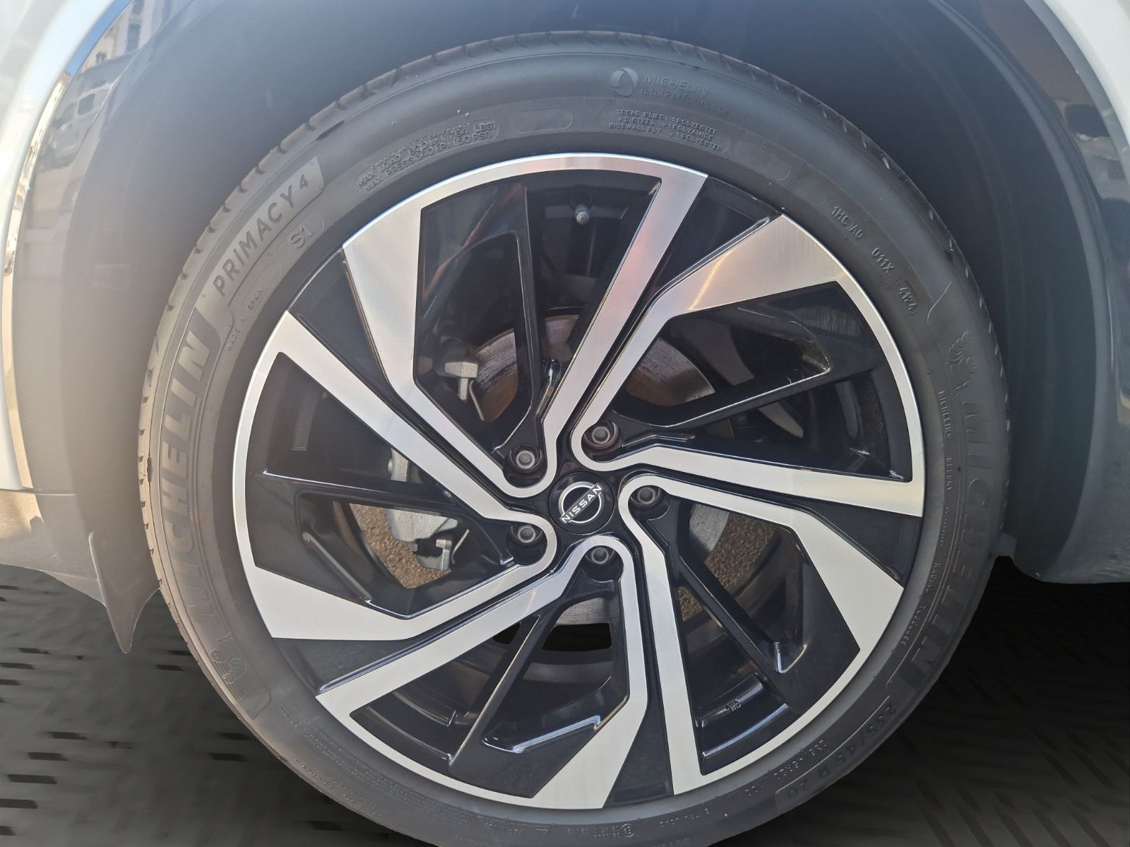 Fahrzeugabbildung Nissan QASHQAI 1.3 DIG-T TEKNA+ Xtronic