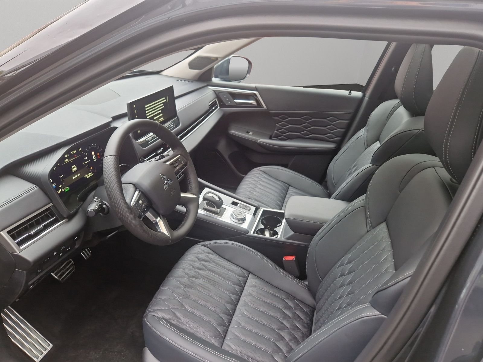 Fahrzeugabbildung Mitsubishi OUTLANDER 2.4 PHEV TOP 4WD