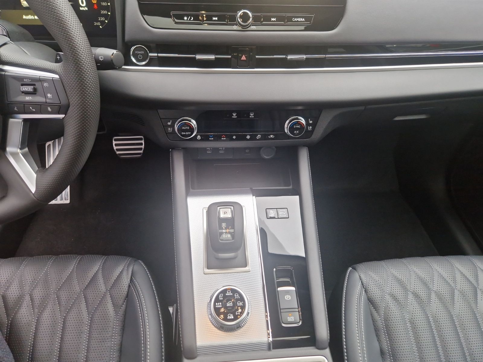 Fahrzeugabbildung Mitsubishi OUTLANDER 2.4 PHEV TOP 4WD