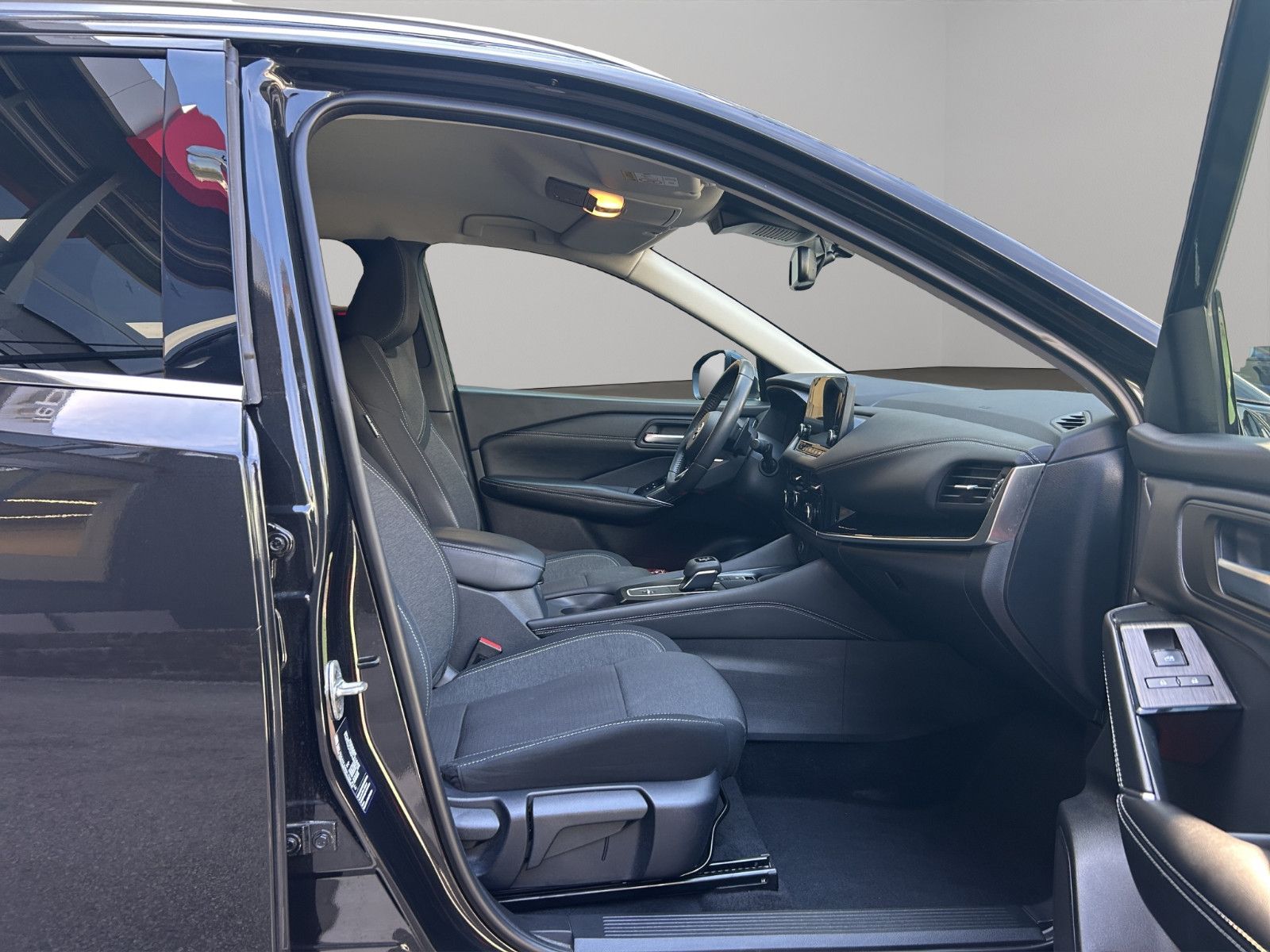 Fahrzeugabbildung Nissan QASHQAI 1.3 DIG-T N-CONNECTA MHEV 158PS Xtronic