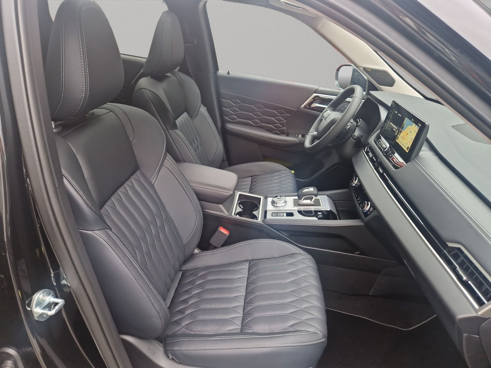 Fahrzeugabbildung Mitsubishi OUTLANDER 2.4 PHEV TOP 4WD