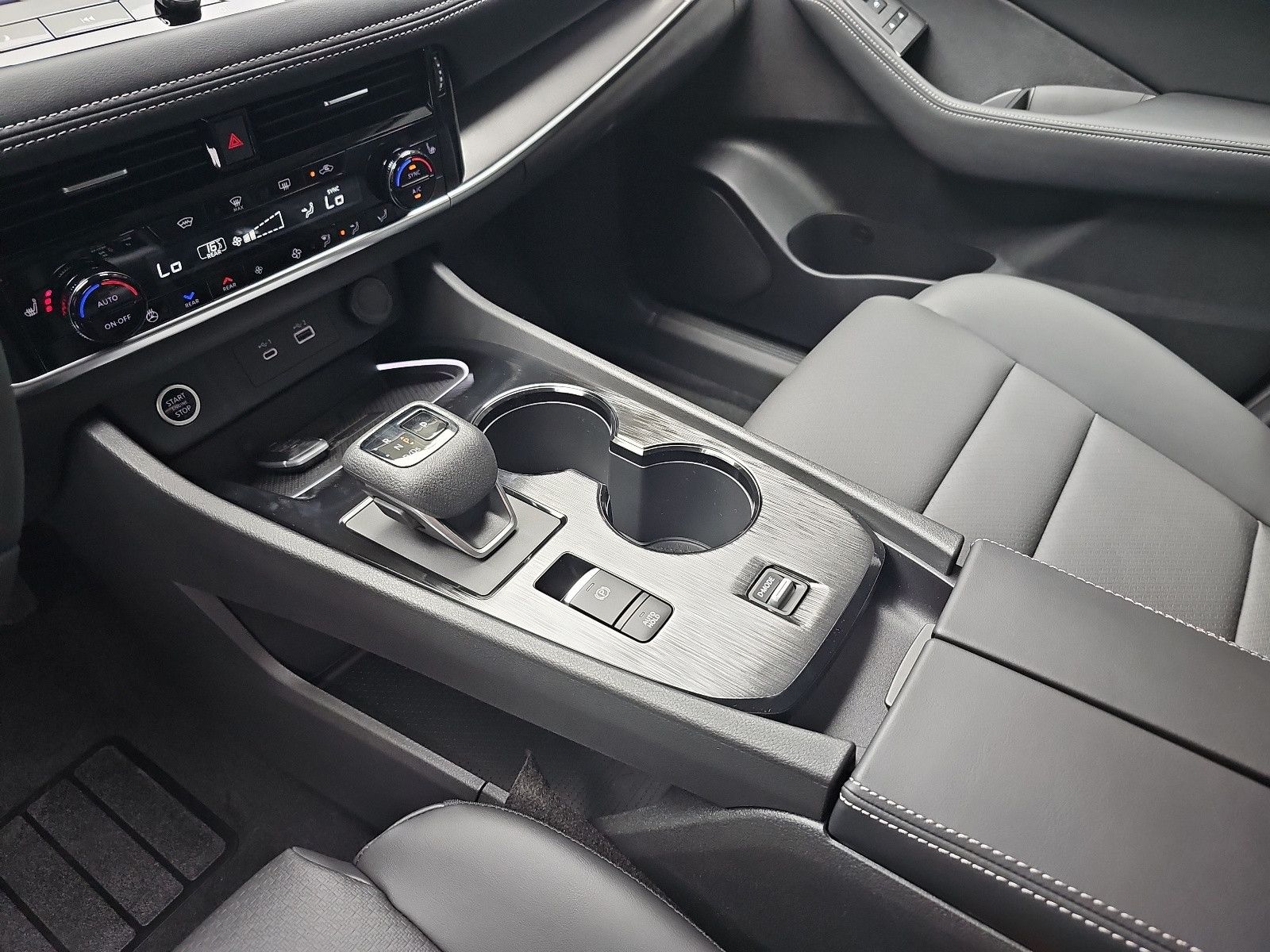 Fahrzeugabbildung Nissan X-TRAIL 1.5 VC-T Xtronic N-CONNECTA