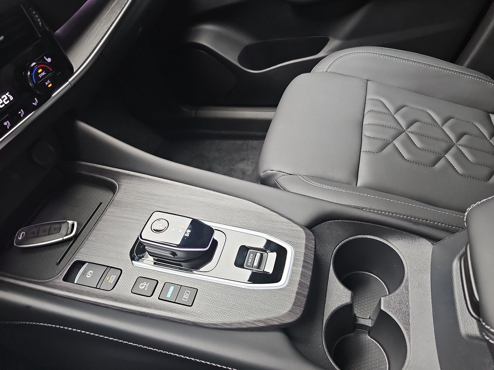 Fahrzeugabbildung Nissan QASHQAI 1.5 VC-T E-Power TEKNA