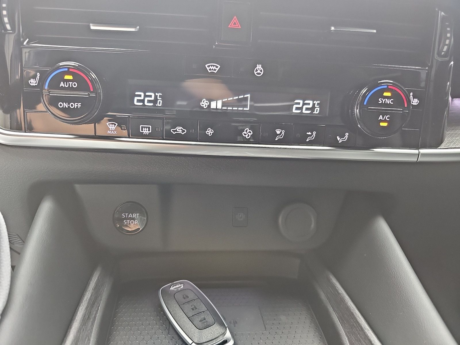 Fahrzeugabbildung Nissan QASHQAI 1.5 VC-T E-Power TEKNA