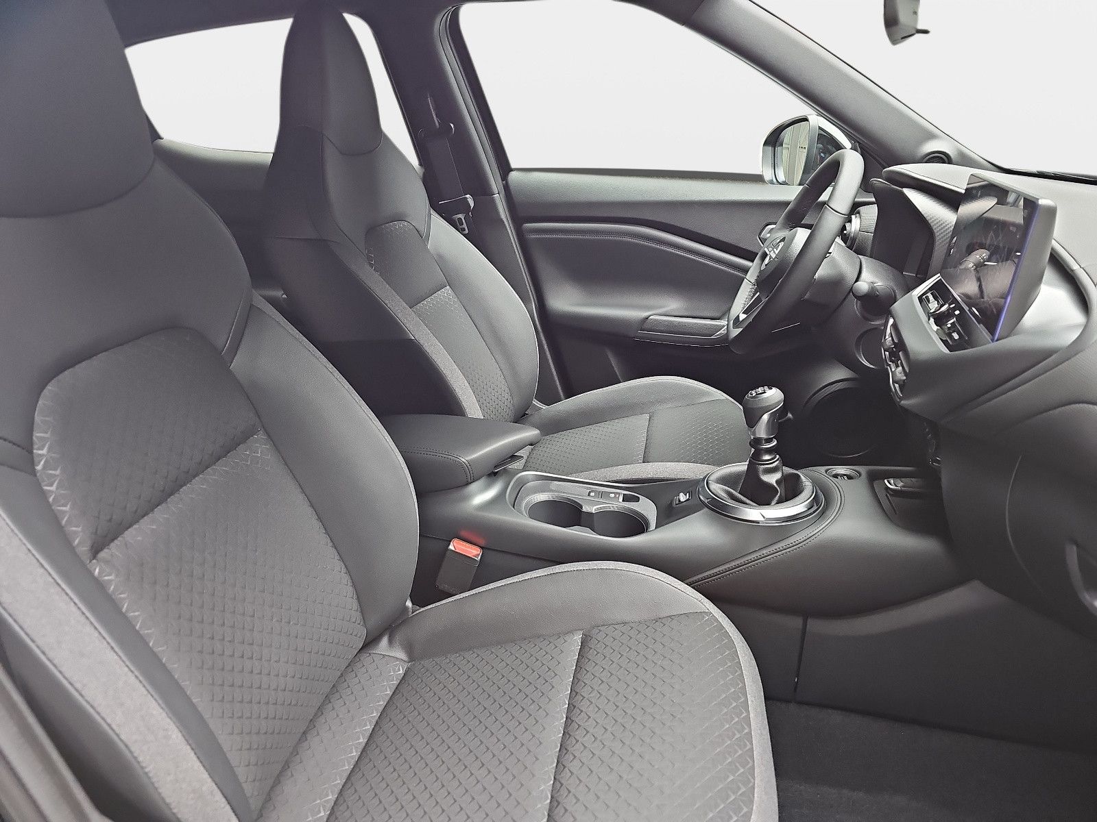 Fahrzeugabbildung Nissan JUKE 1.0 DIG-T N-CONNECTA / WINTER-PAKET