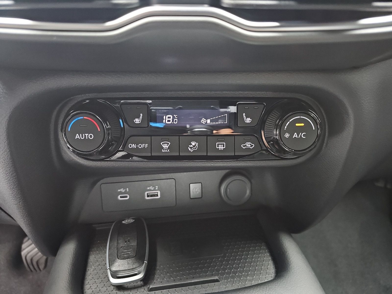 Fahrzeugabbildung Nissan JUKE 1.0 DIG-T N-CONNECTA / WINTER-PAKET
