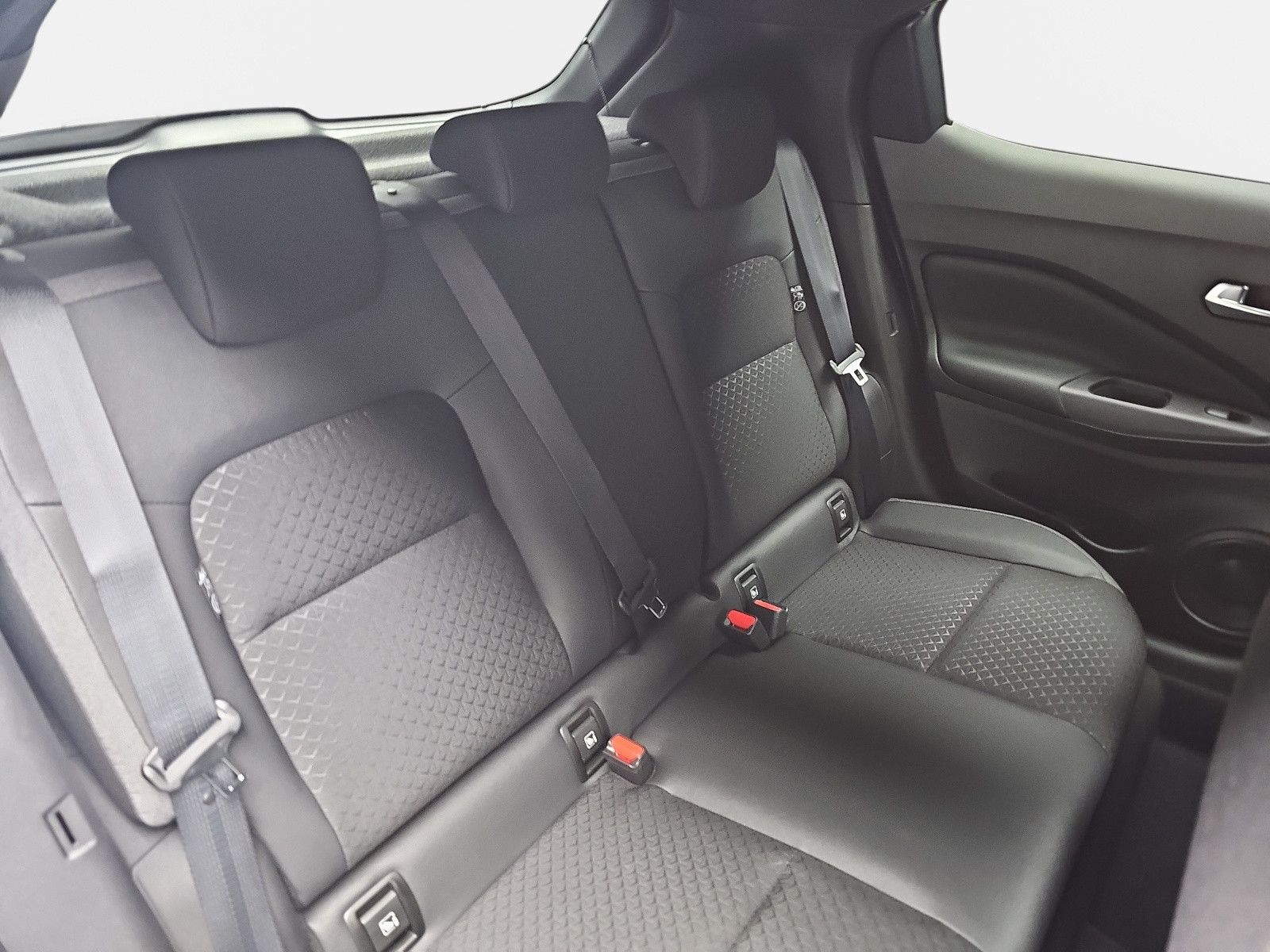 Fahrzeugabbildung Nissan JUKE 1.0 DIG-T N-CONNECTA / WINTER-PAKET