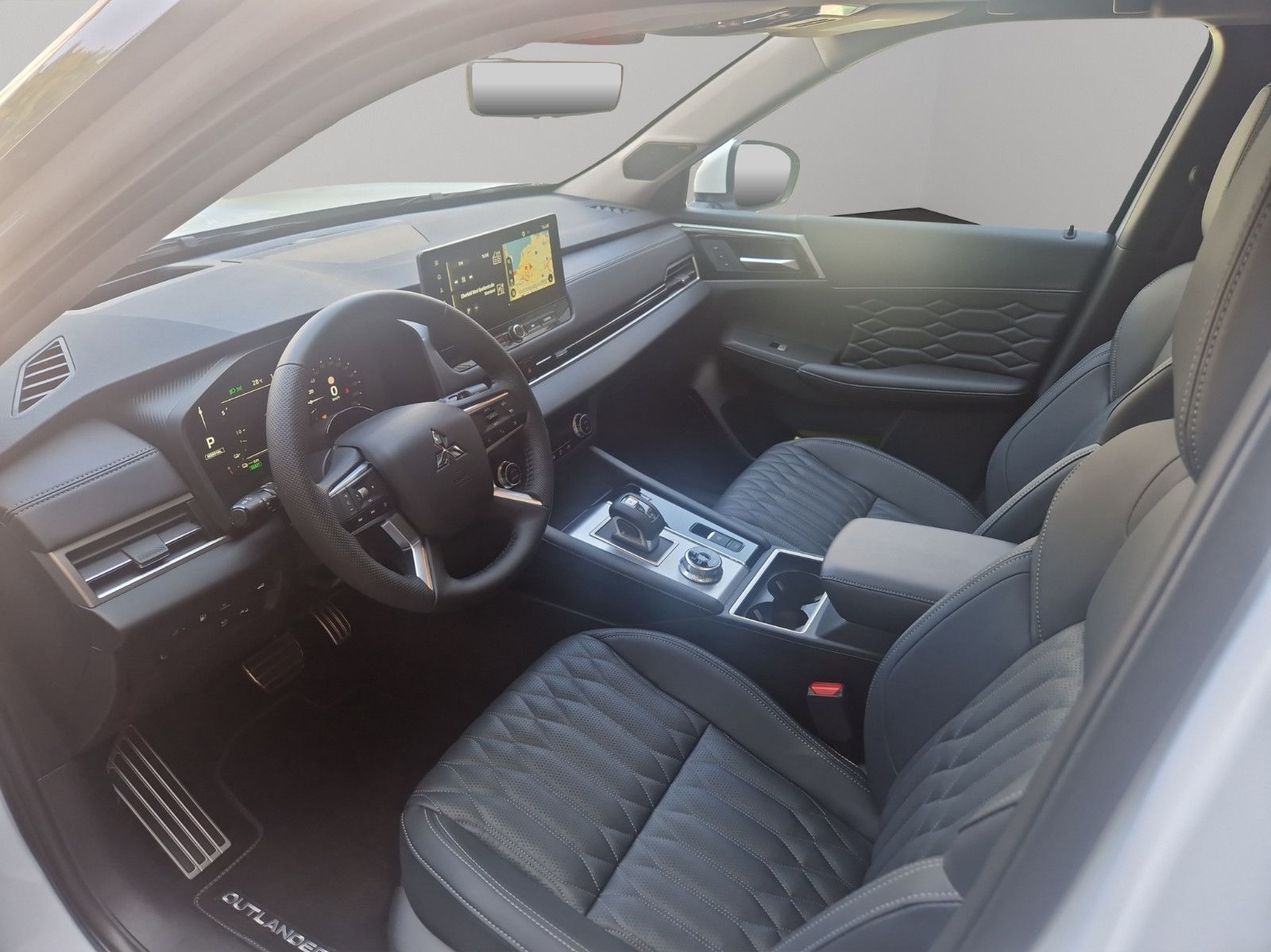 Fahrzeugabbildung Mitsubishi OUTLANDER 2.4 PHEV TOP 4WD