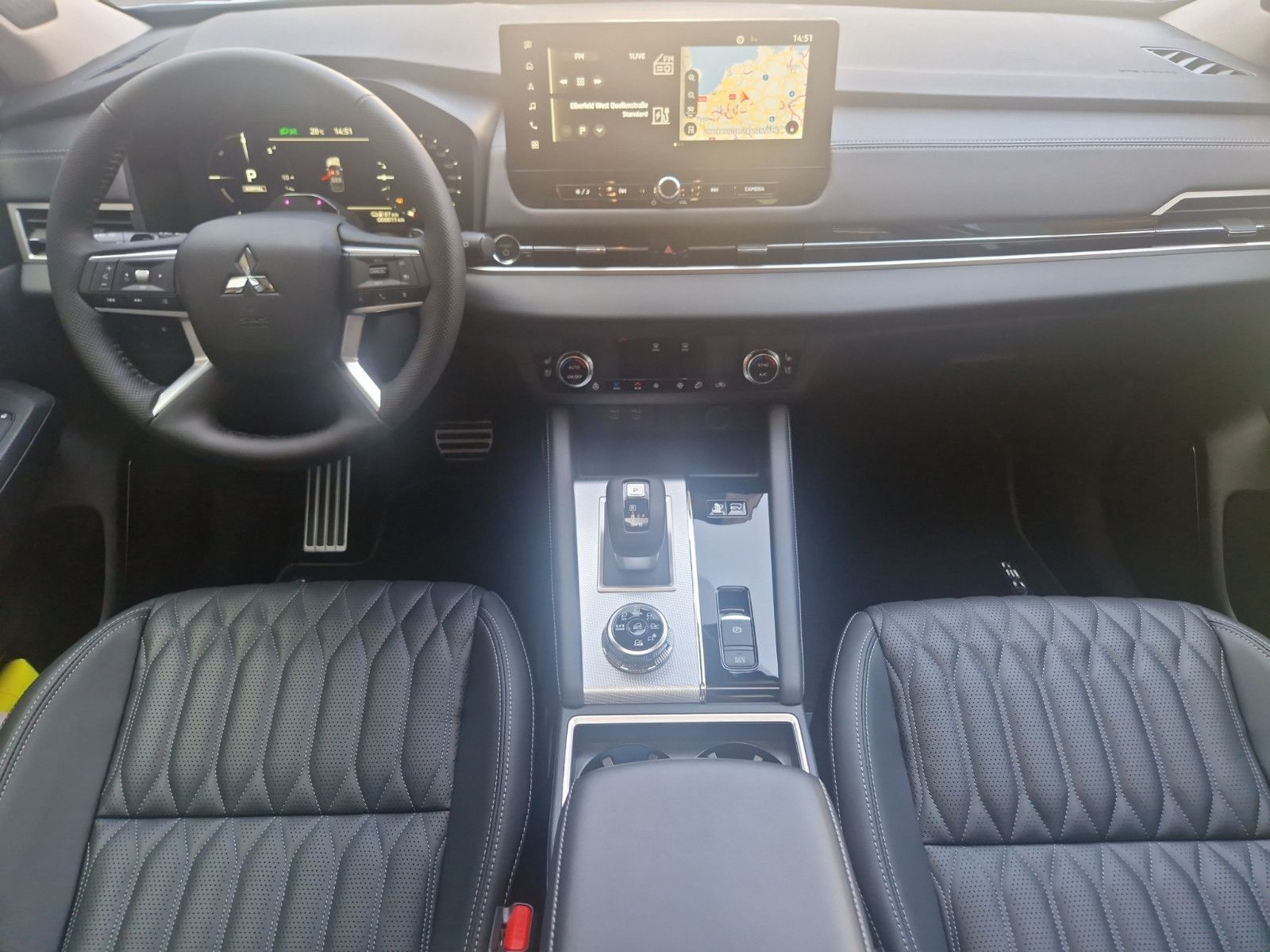 Fahrzeugabbildung Mitsubishi OUTLANDER 2.4 PHEV TOP 4WD