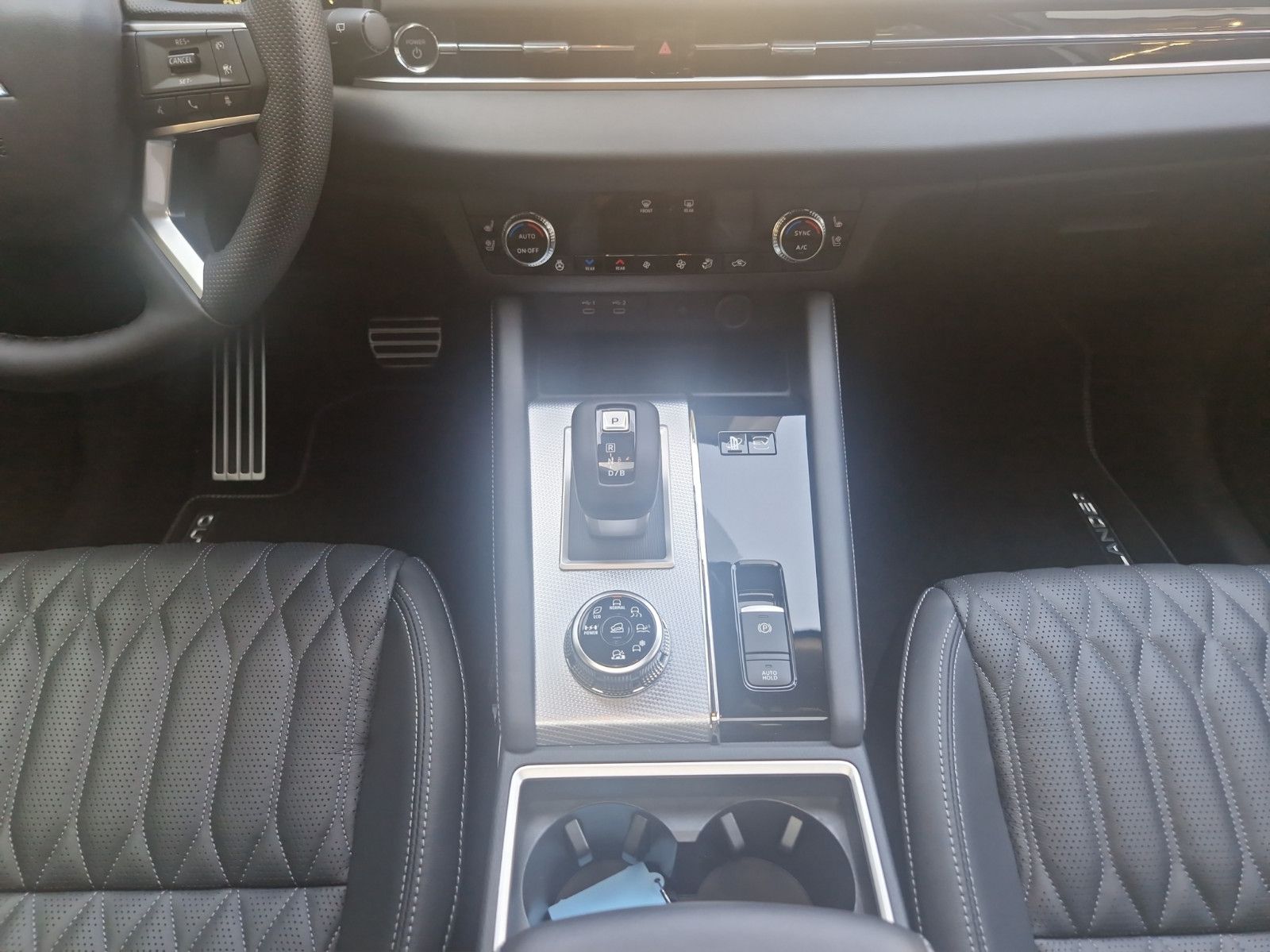 Fahrzeugabbildung Mitsubishi OUTLANDER 2.4 PHEV TOP 4WD