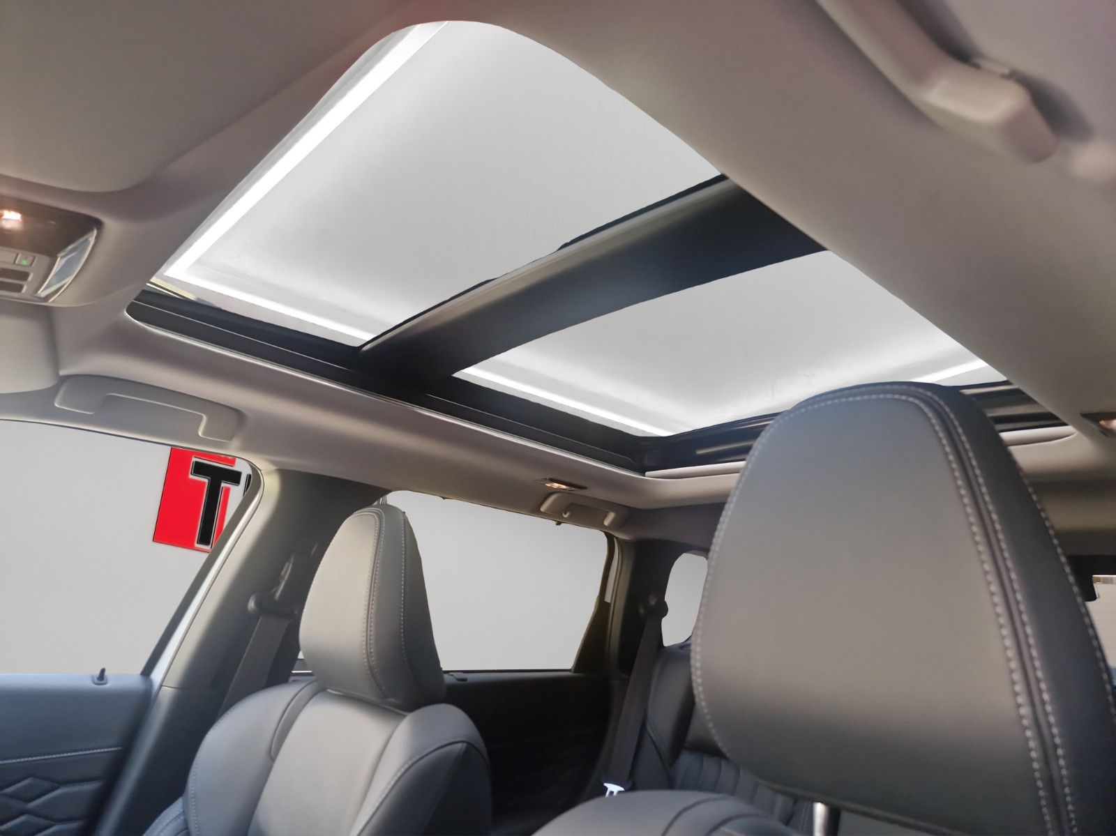 Fahrzeugabbildung Mitsubishi OUTLANDER 2.4 PHEV TOP 4WD