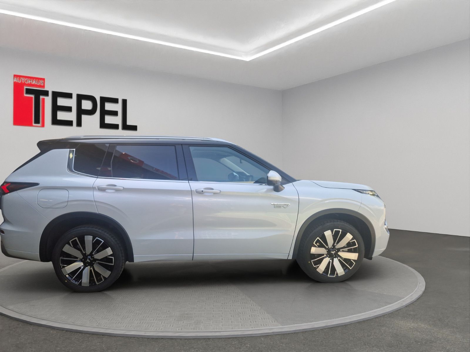 Fahrzeugabbildung Mitsubishi OUTLANDER 2.4 PHEV TOP 4WD