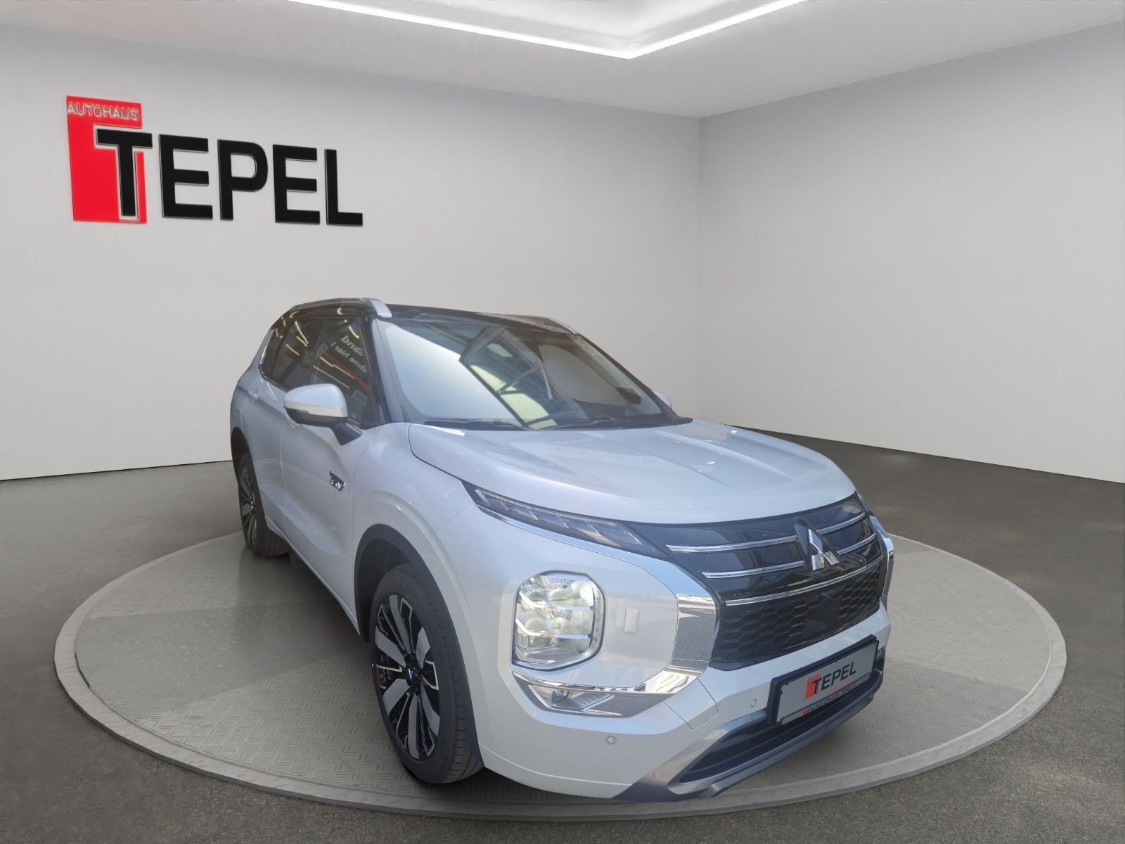 Fahrzeugabbildung Mitsubishi OUTLANDER 2.4 PHEV TOP 4WD