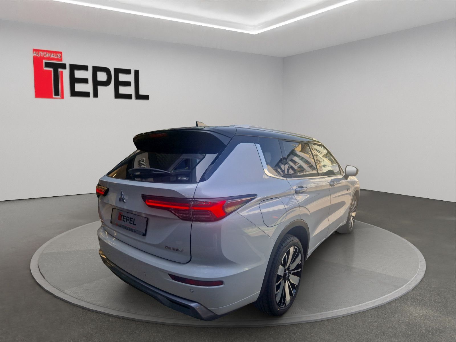 Fahrzeugabbildung Mitsubishi OUTLANDER 2.4 PHEV TOP 4WD