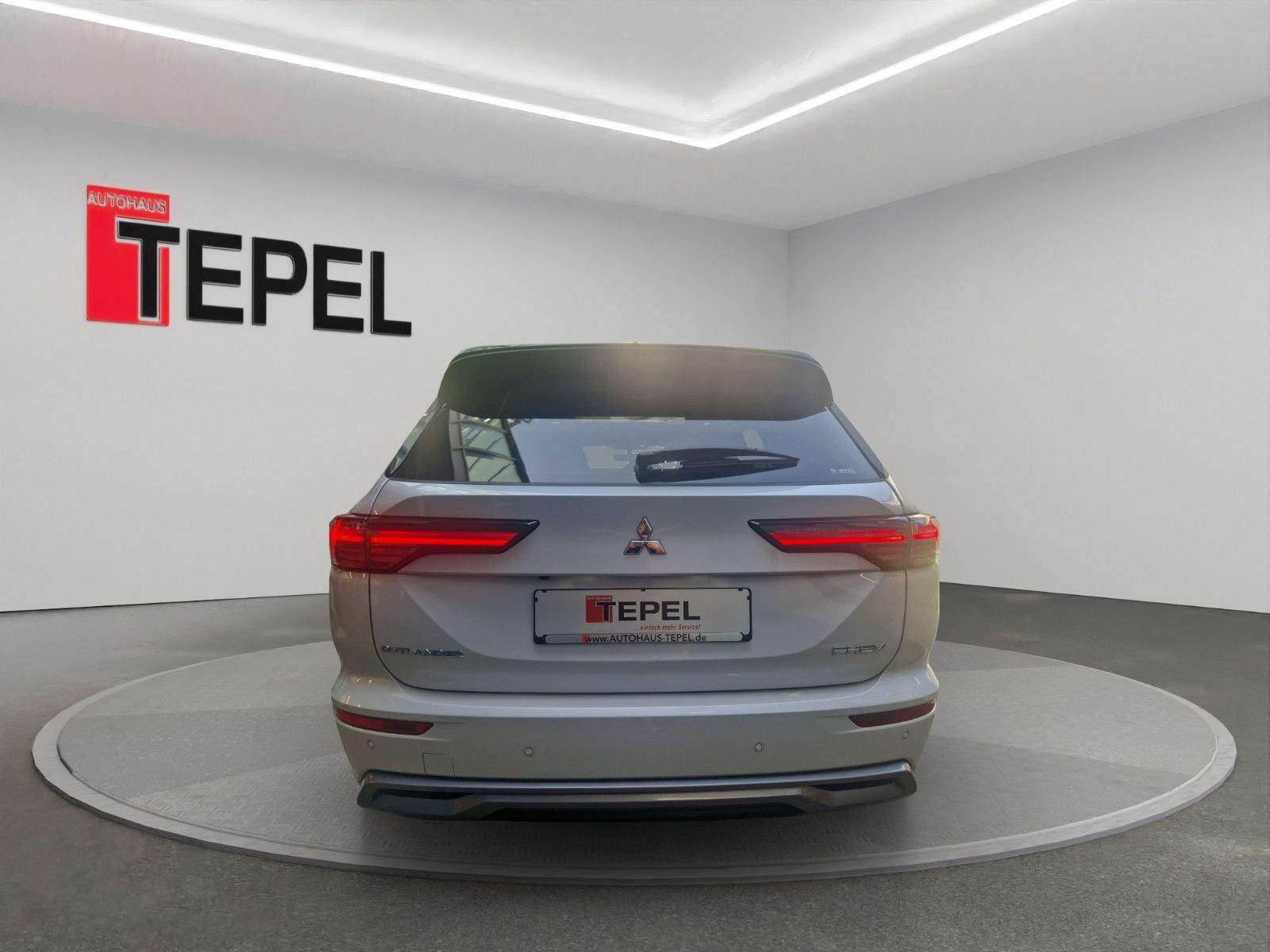 Fahrzeugabbildung Mitsubishi OUTLANDER 2.4 PHEV TOP 4WD