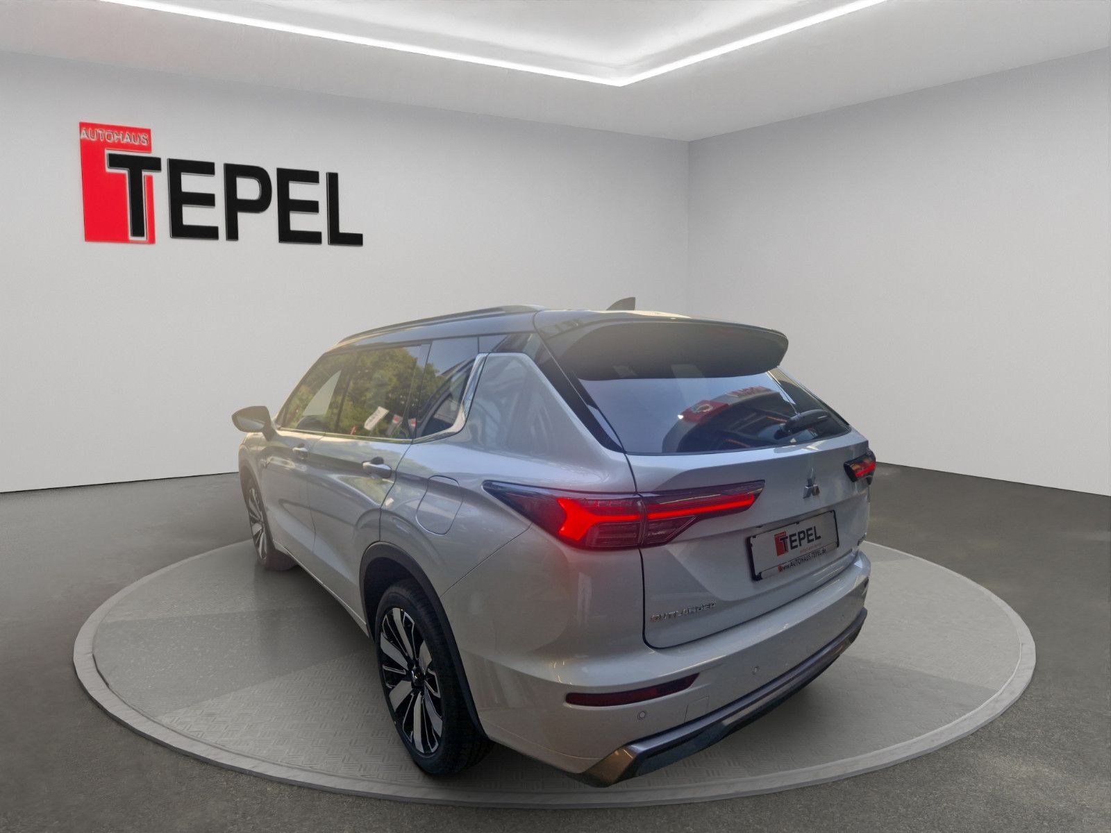 Fahrzeugabbildung Mitsubishi OUTLANDER 2.4 PHEV TOP 4WD