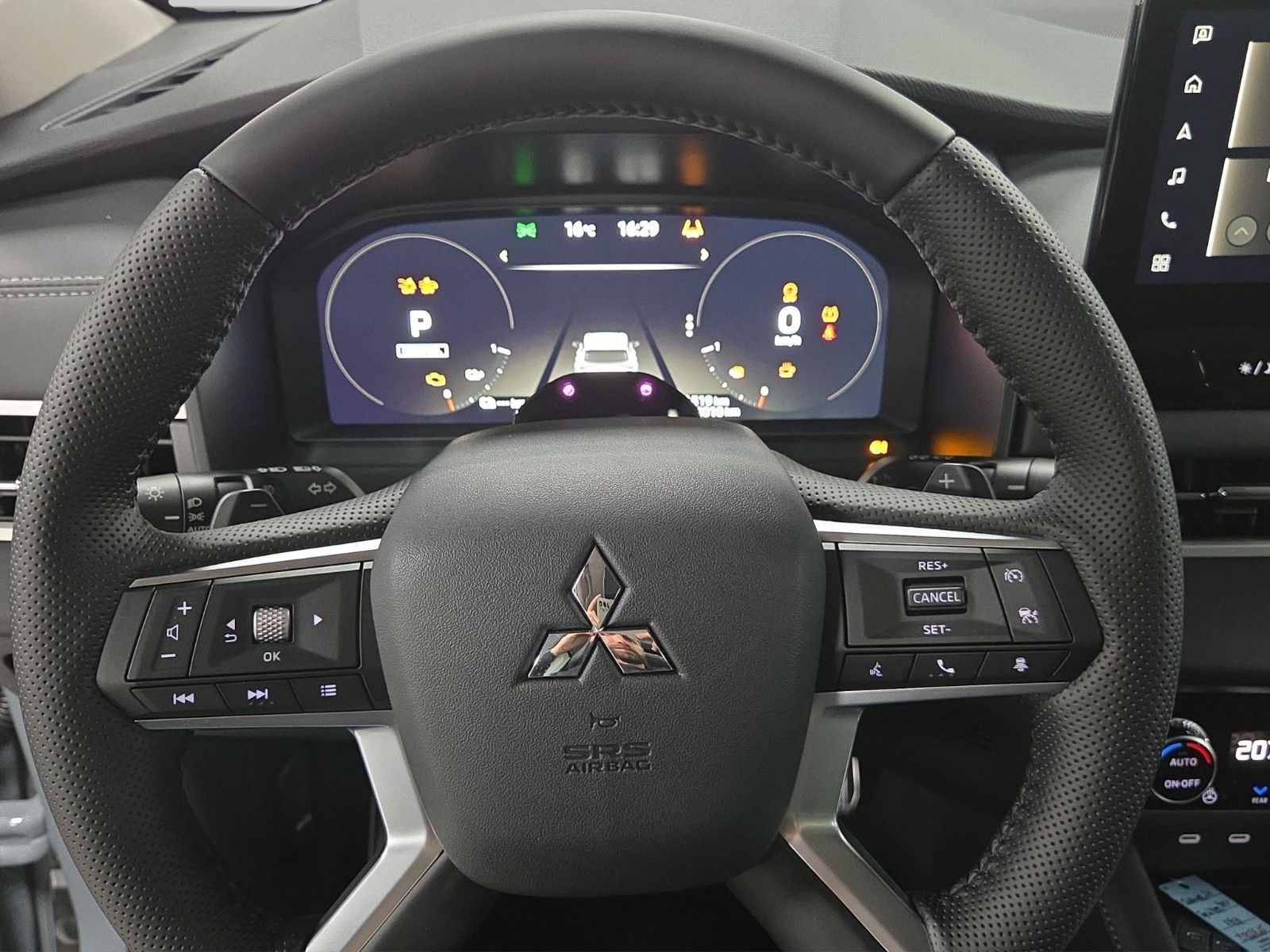 Fahrzeugabbildung Mitsubishi OUTLANDER 2.4 PHEV TOP 4WD