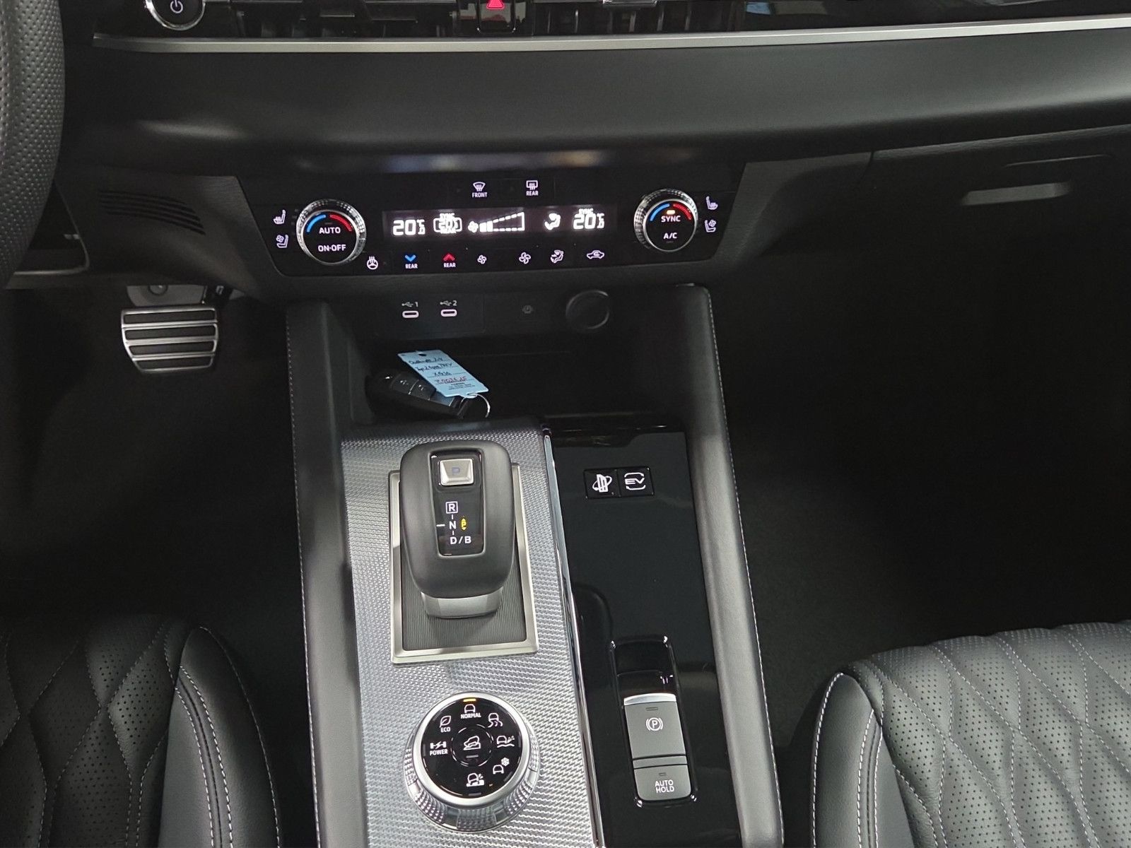 Fahrzeugabbildung Mitsubishi OUTLANDER 2.4 PHEV TOP 4WD